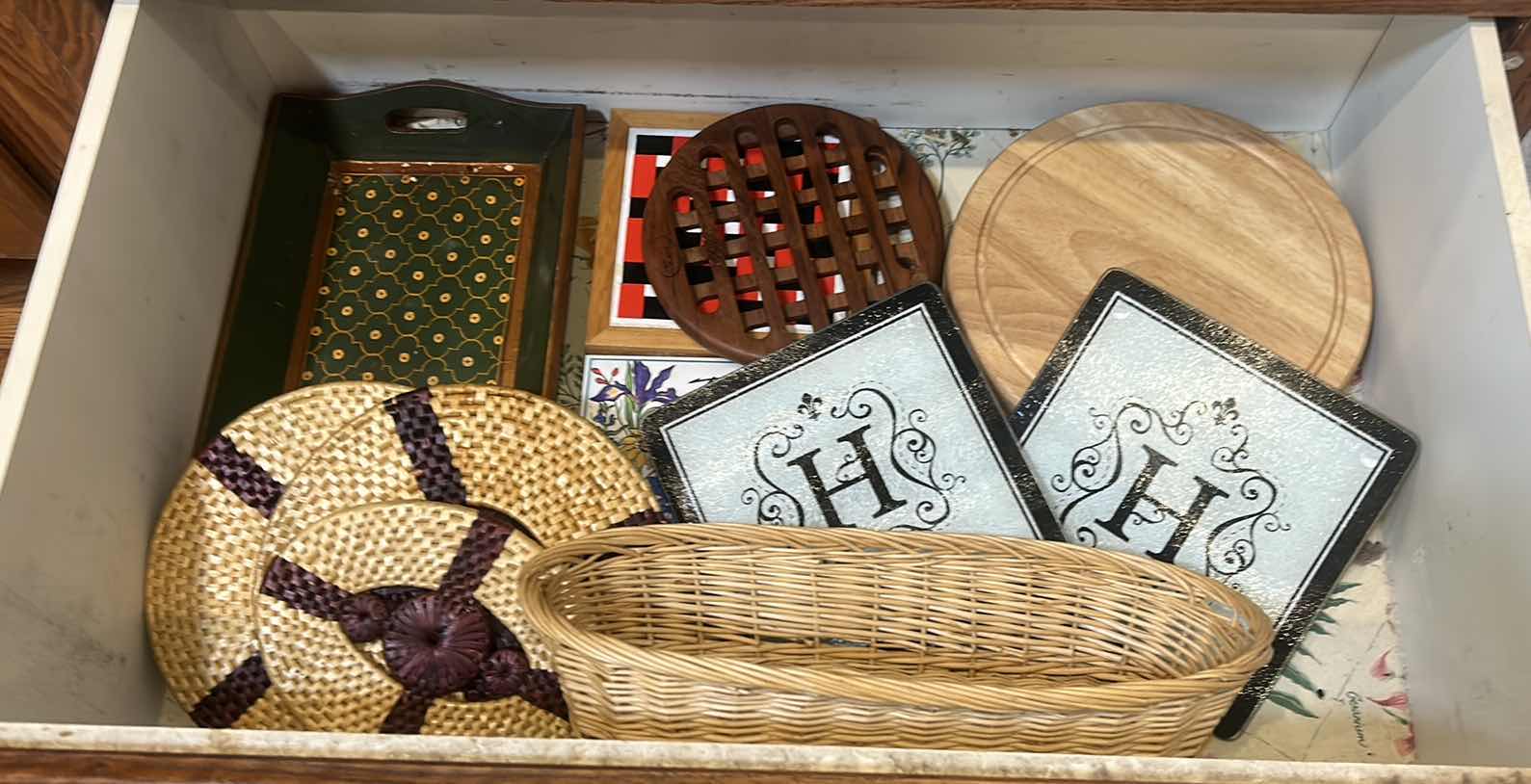 Photo 1 of CONTENTS OF PULL OUT DRAWER IN KITCHEN