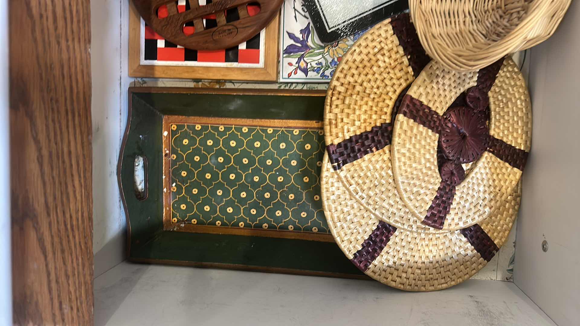 Photo 1 of CONTENTS OF PULL OUT DRAWER IN KITCHEN