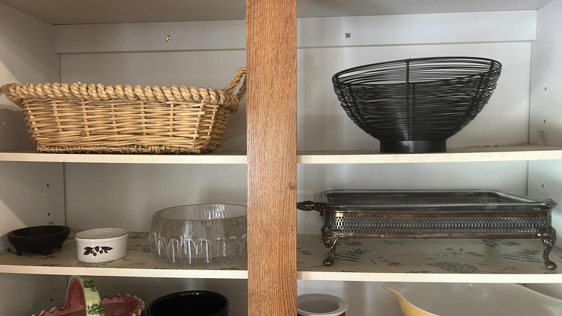 Photo 1 of CONTENTS OF KITCHEN CABINET