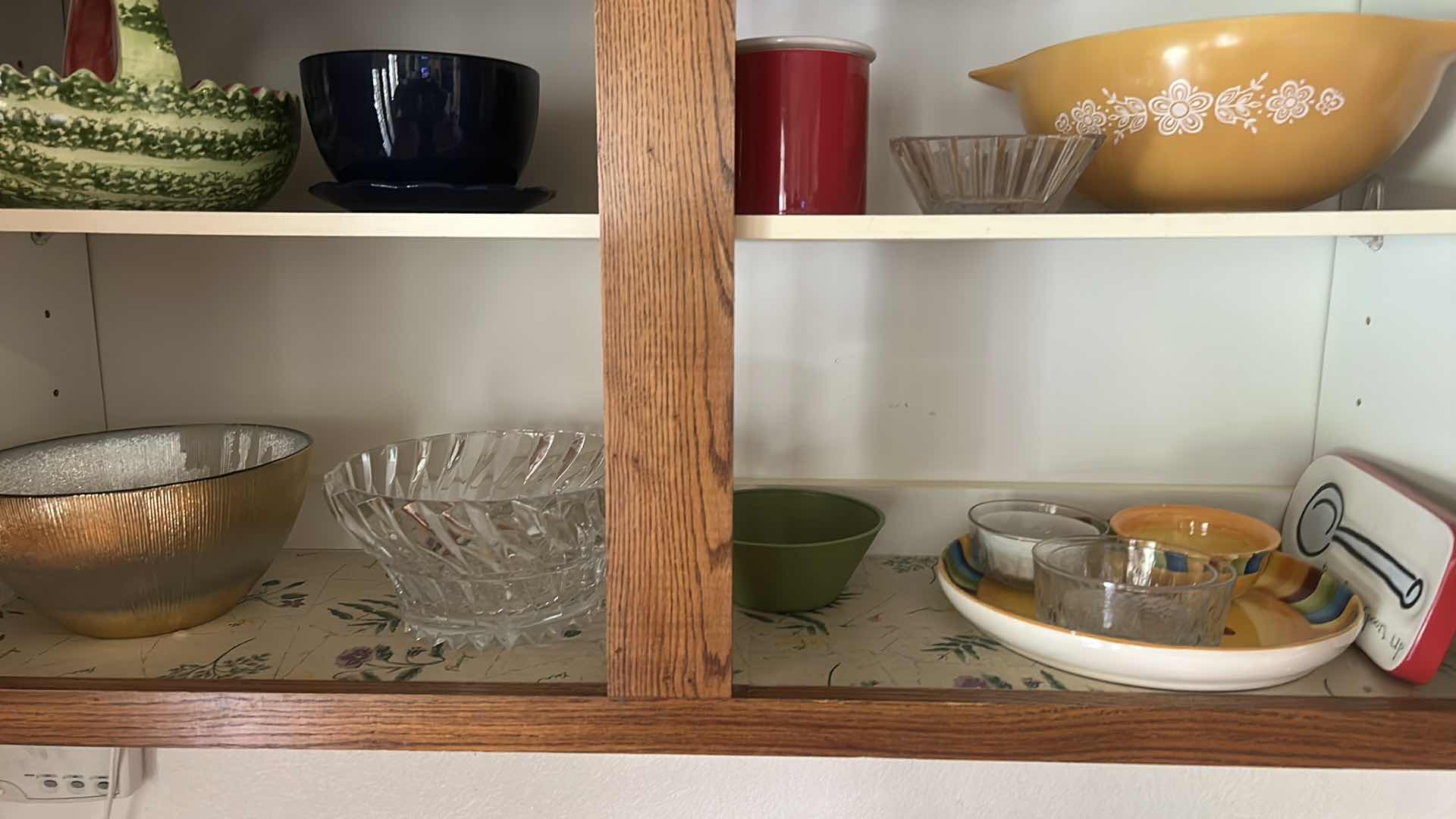 Photo 1 of CONTENTS OF KITCHEN CABINET