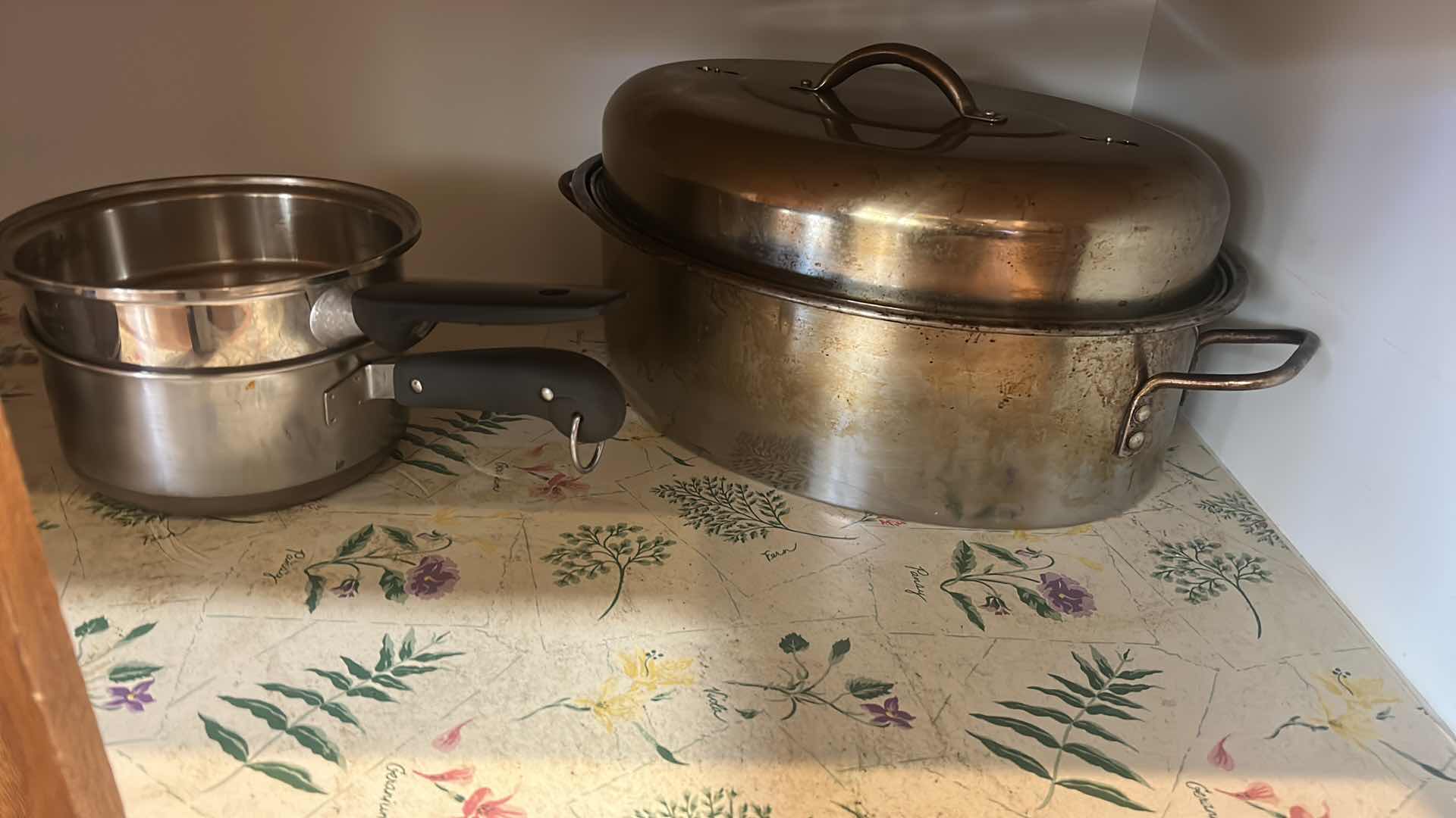 Photo 1 of CONTENTS OF KITCHEN CABINET