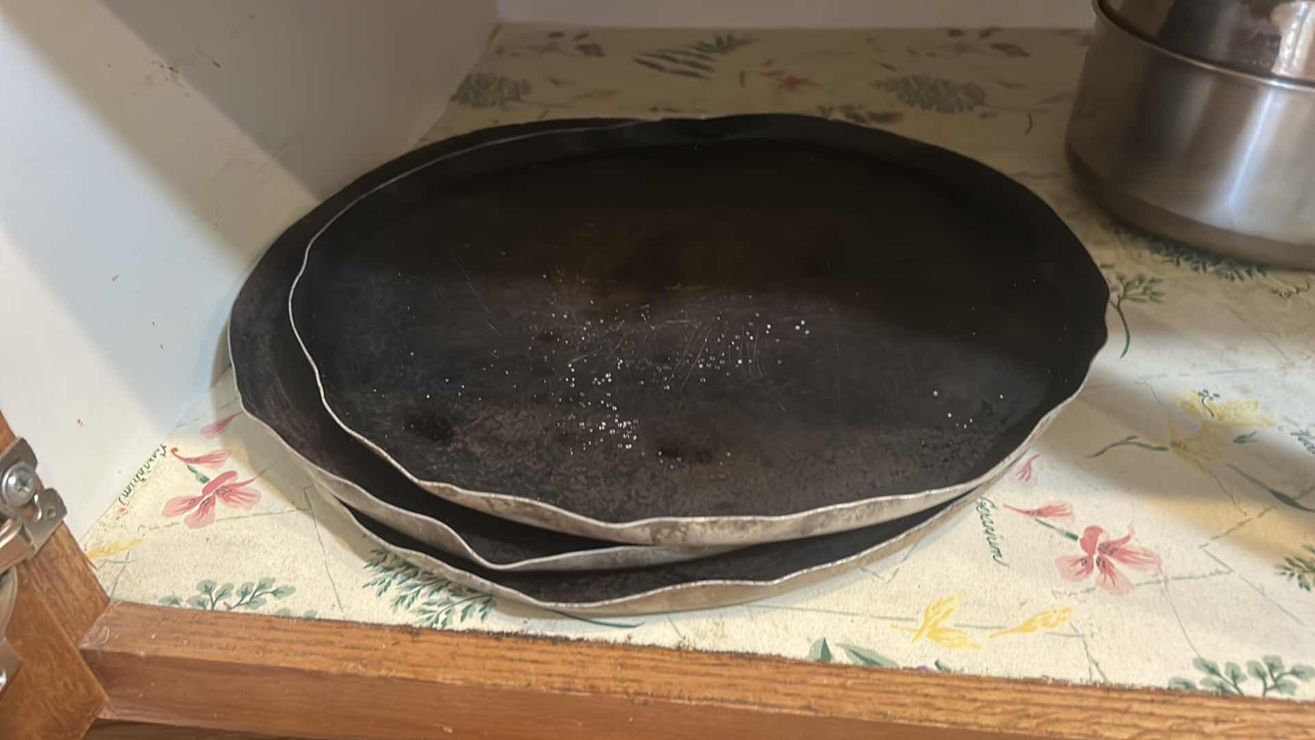 Photo 1 of CONTENTS OF KITCHEN CABINET