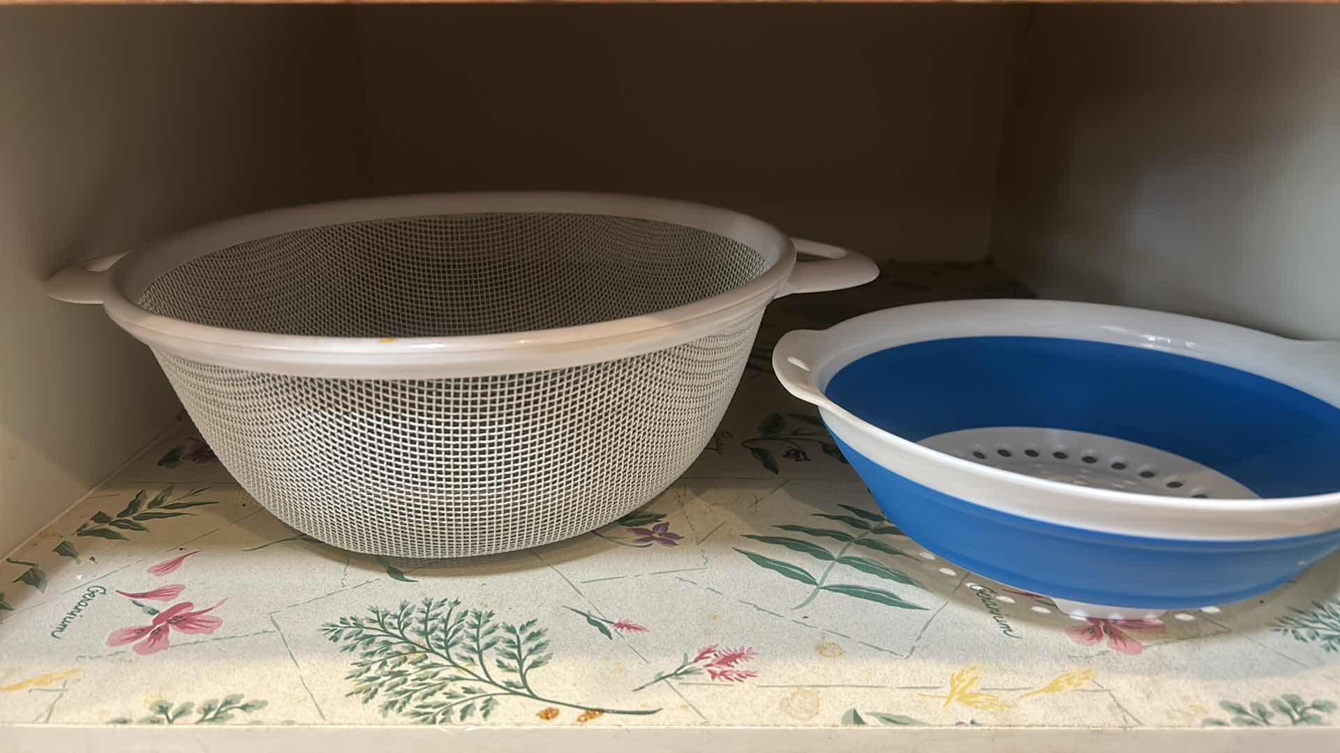 Photo 1 of CONTENTS OF KITCHEN CABINET