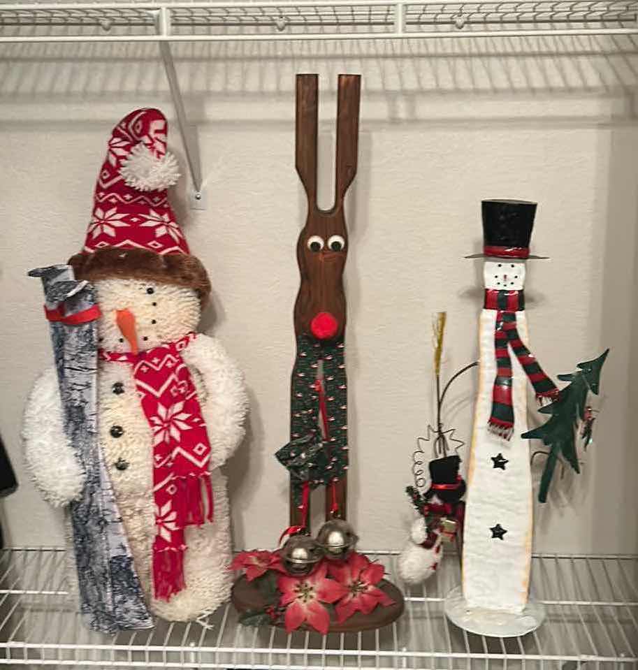 Photo 1 of CHRISTMAS DECOR (TALLEST 32”}