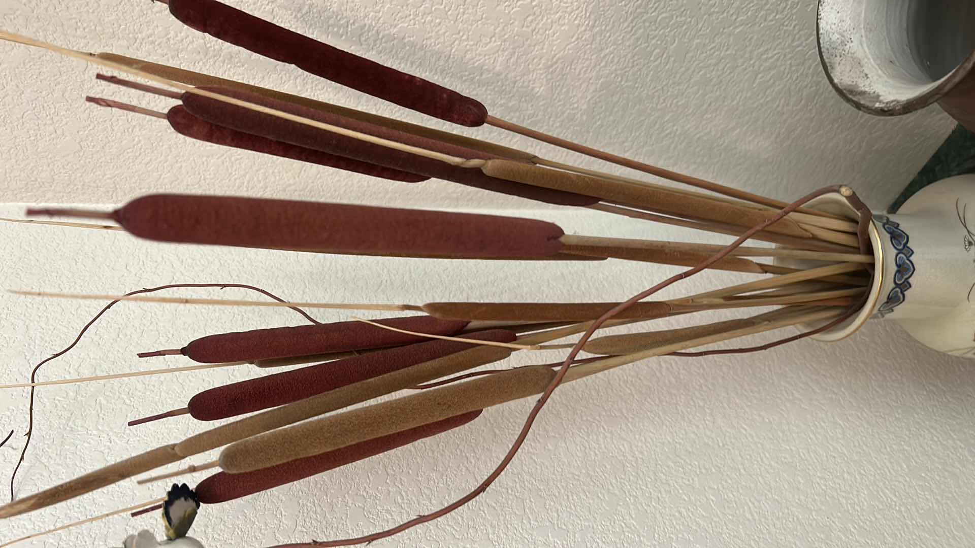 Photo 4 of HOME DECOR - PORCELAIN VASE AND CERAMIC POTTERY VASE (TALLEST 13.5”)