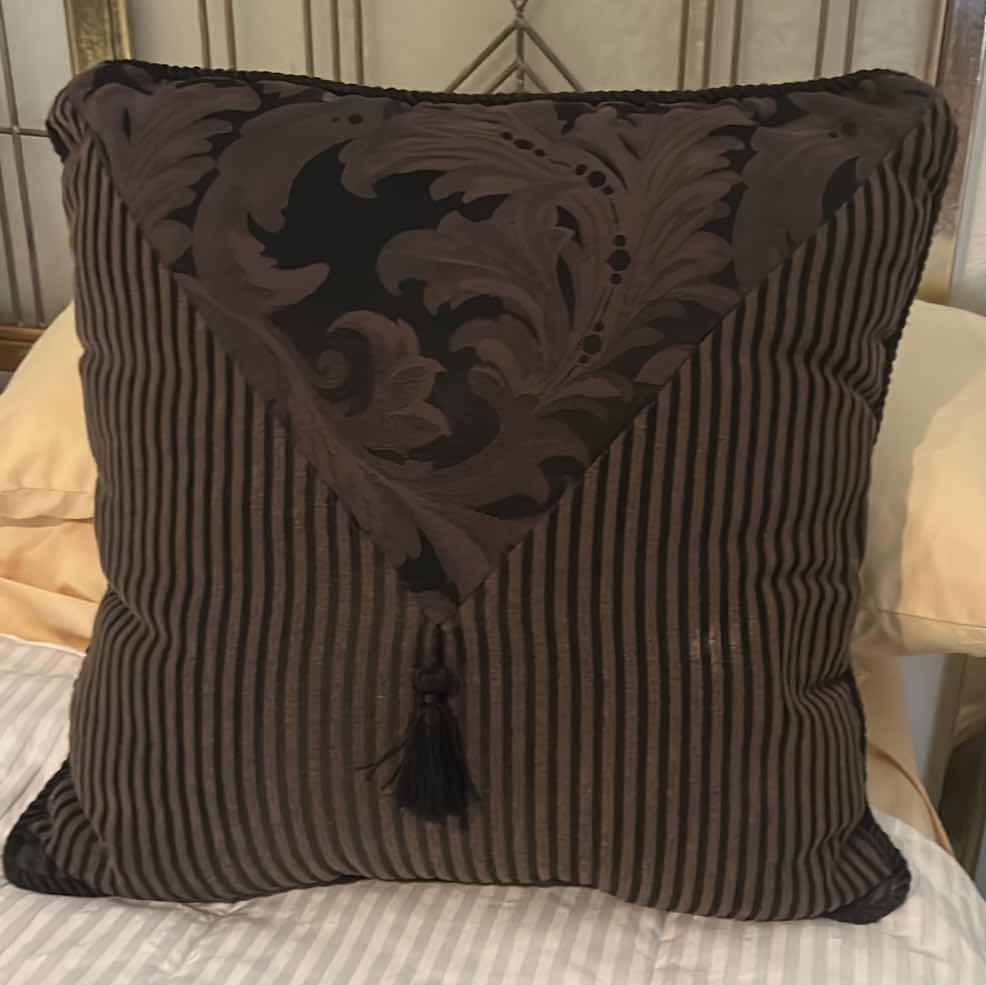 Photo 1 of 24” x  24” DECORATIVE PILLOW
