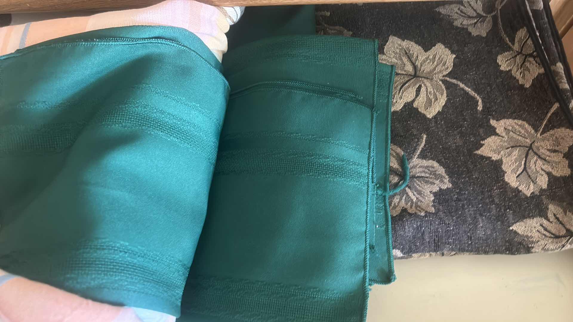 Photo 6 of 3 DRAWERS - TABLE CLOTHES AND MORE