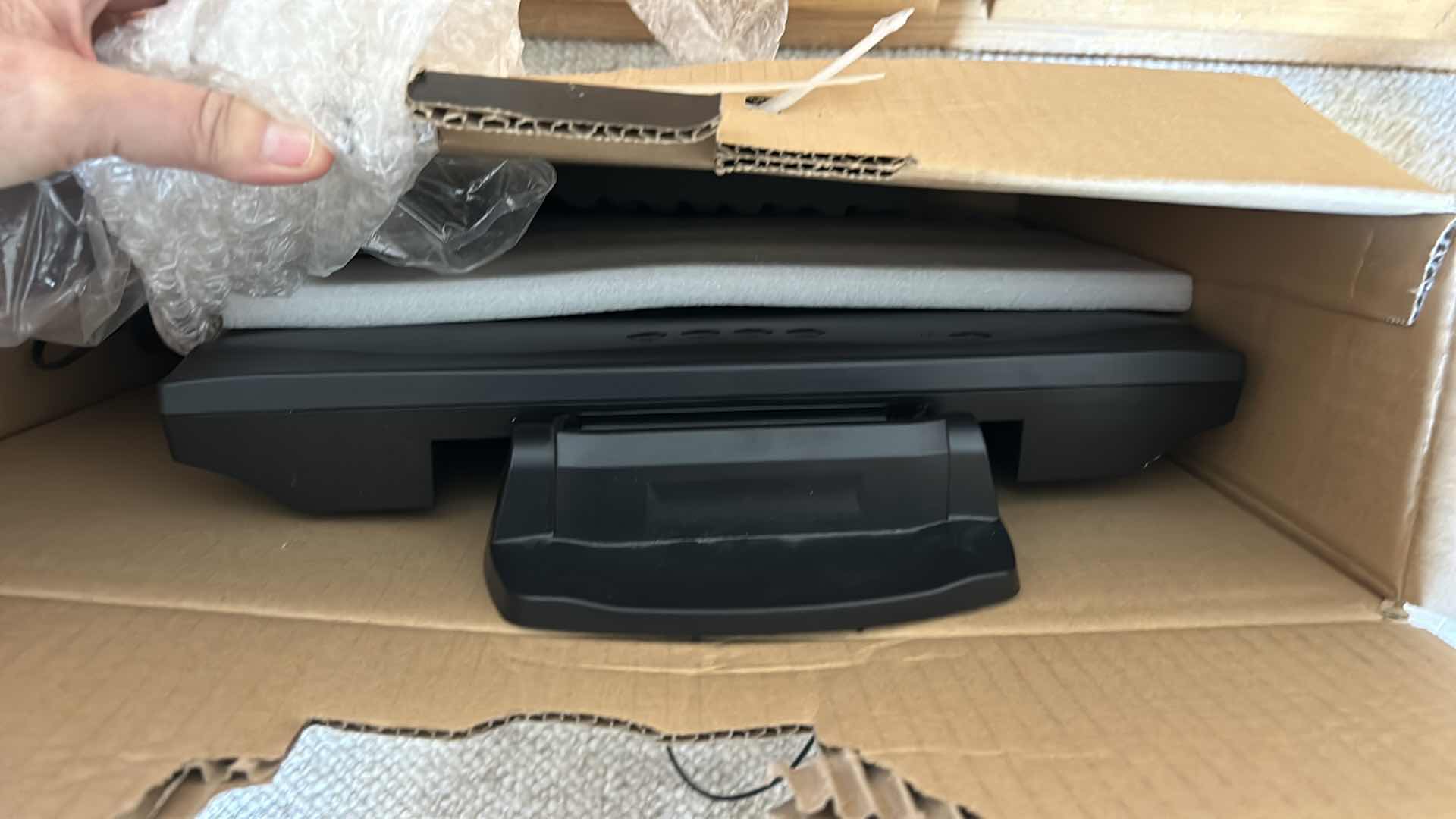 Photo 1 of 19” LCD 919Swa1 MONITOR AND ANTENNA