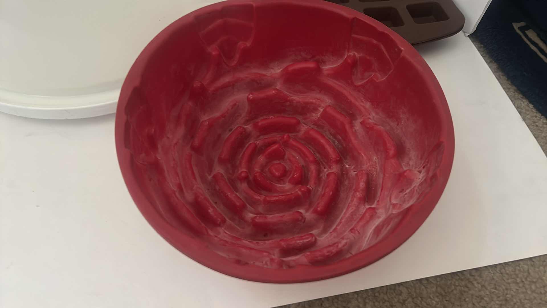 Photo 1 of KITCHEN ACCESSORIES CAKE SAVER AND MOLDS