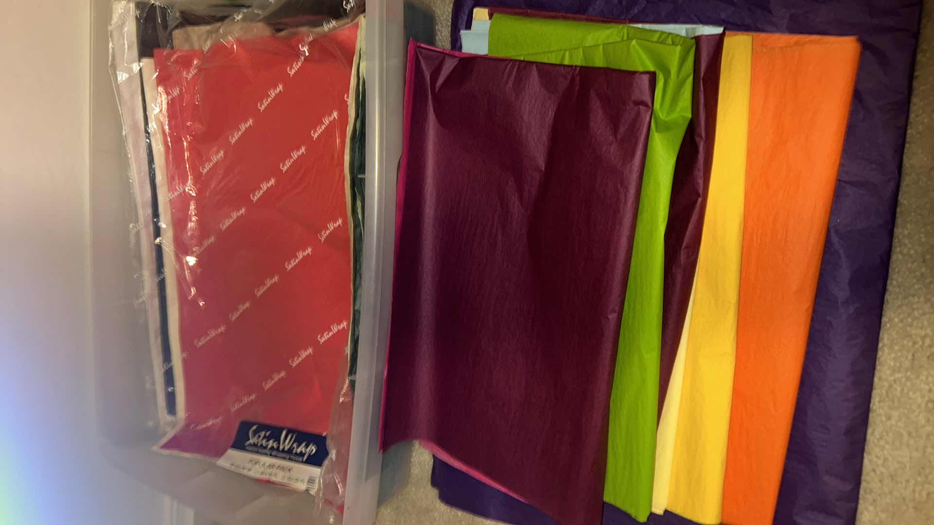 Photo 1 of TOTE  - TISSUE PAPER