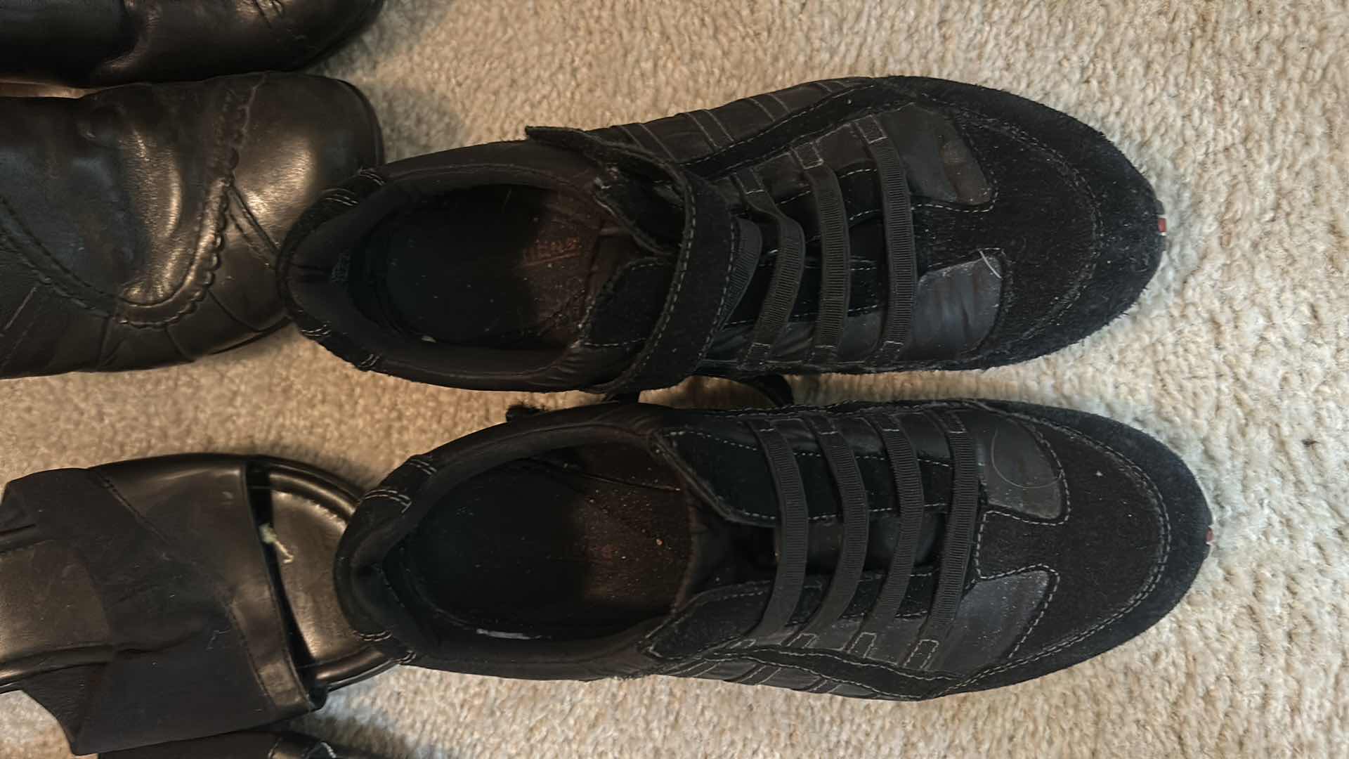 Photo 1 of WOMENS SHOES SIZE 8/9