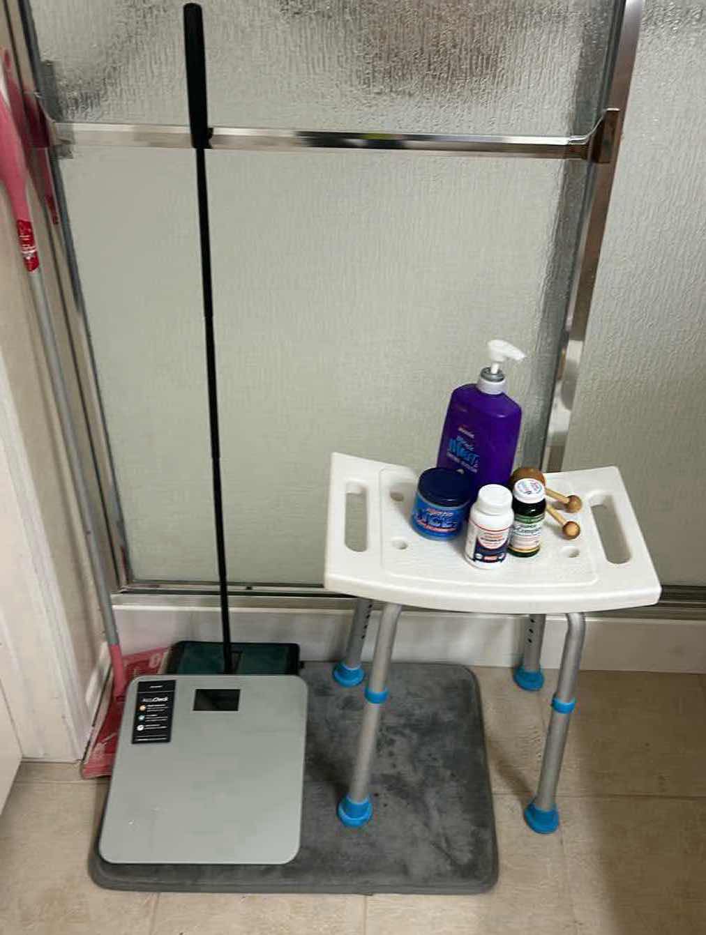 Photo 1 of BATHROOM SCALE, MAT, ORECK, SUPPLEMENTS