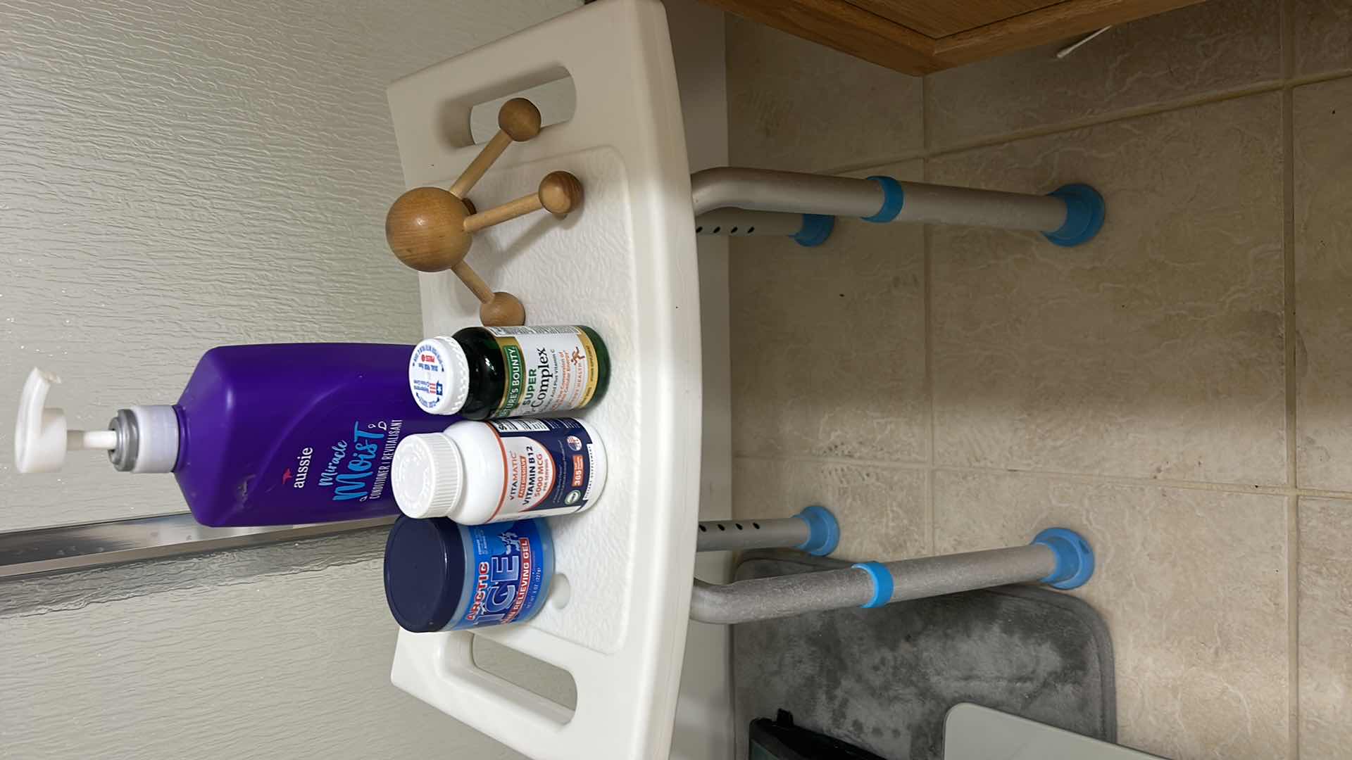 Photo 1 of BATHROOM SCALE, MAT, ORECK, SUPPLEMENTS