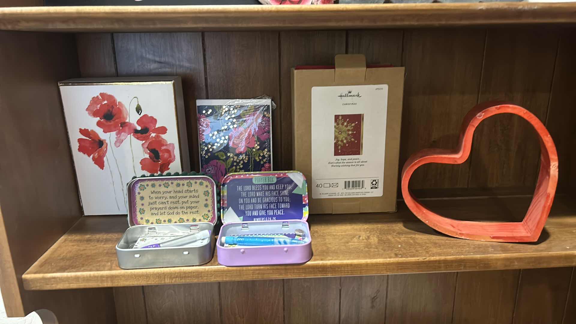 Photo 1 of MISCELLANEOUS GREETING CARDS, OFFICE SUPPLIES, AND HOME DÉCOR.