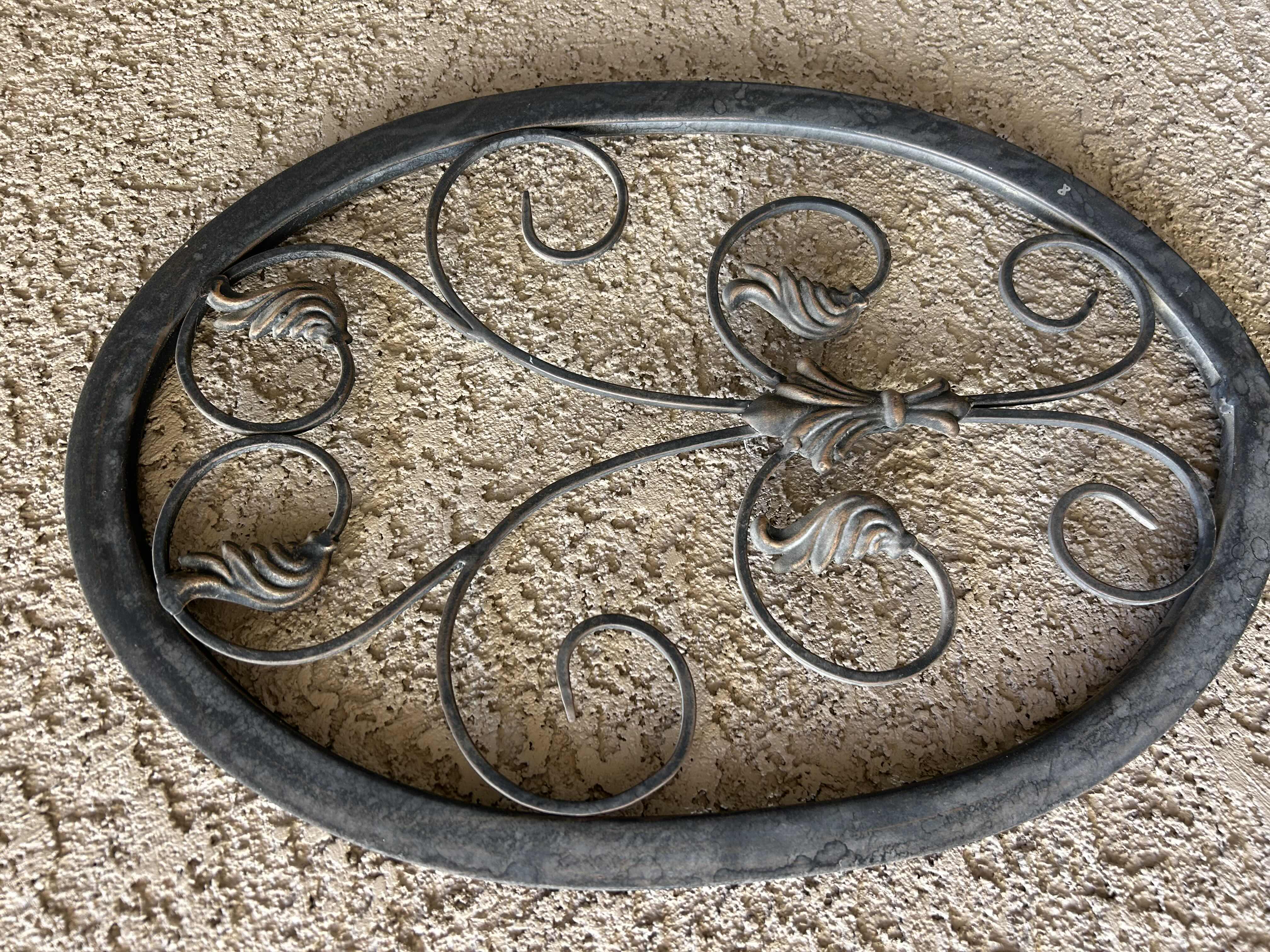 Photo 1 of METAL WALL DECOR 14 1/2“ x 20“