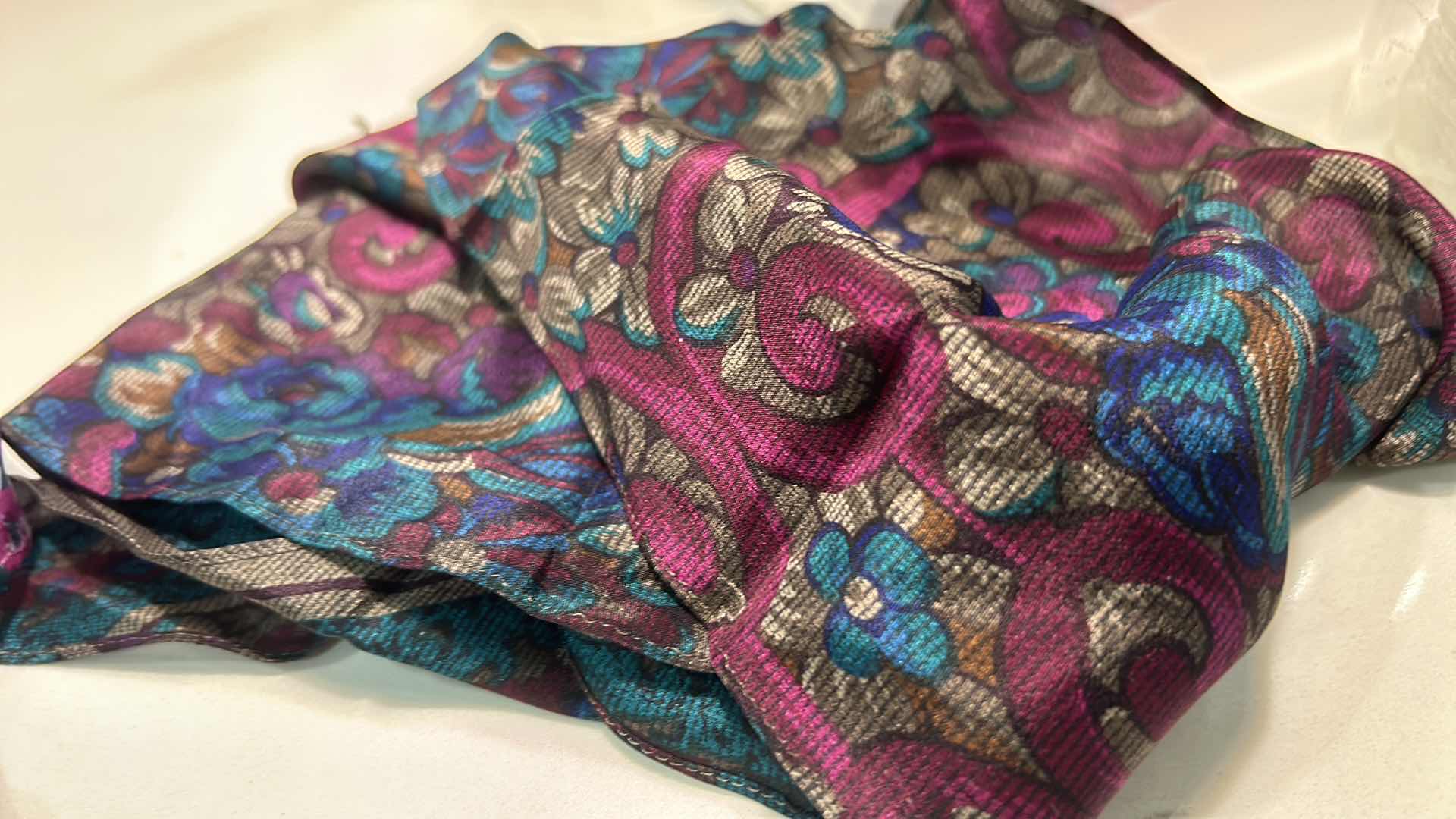 Photo 1 of 4 WOMENS FASHION SCARVES