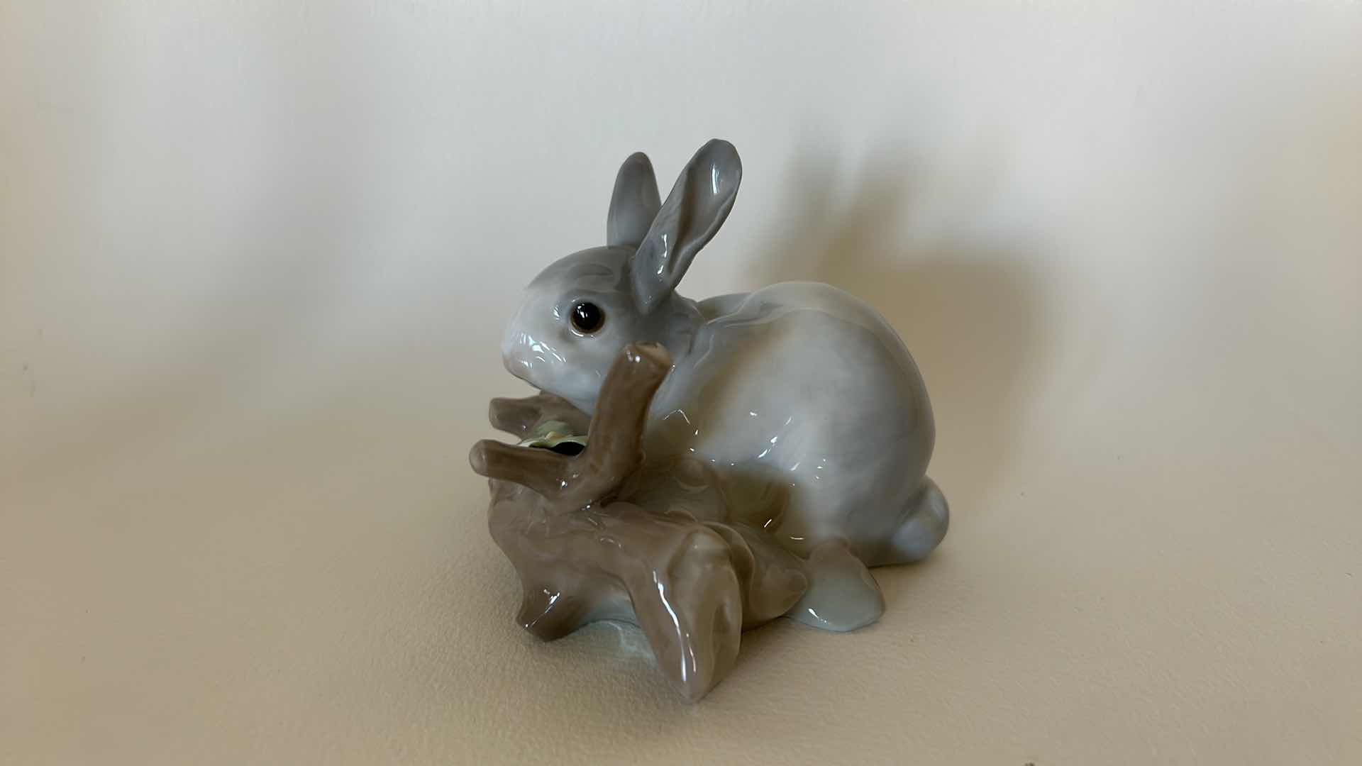 Photo 1 of LLADRO RABBIT EATING FIGURINE H4”