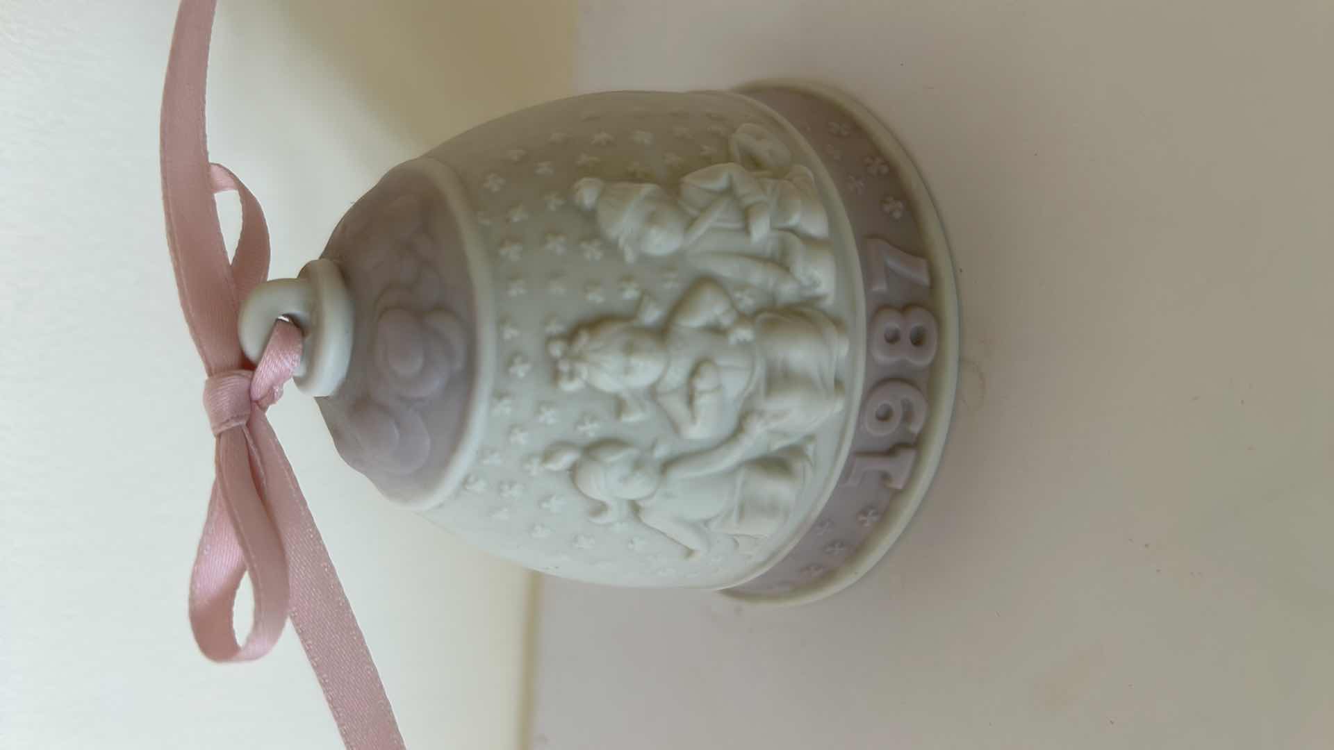 Photo 1 of LLADRO 1987 CHRISTMAS BELL H3”
