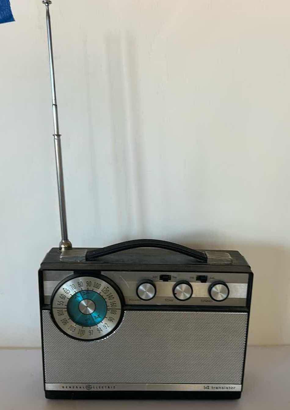 Photo 1 of VINTAGE GENERAL ELECTRIC TRANSISTOR RADIO