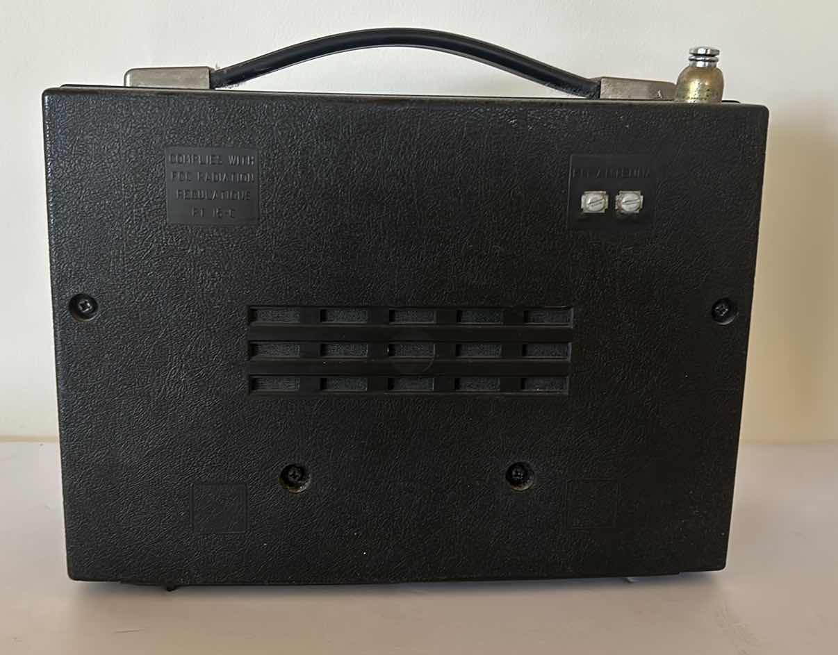 Photo 1 of VINTAGE GENERAL ELECTRIC TRANSISTOR RADIO