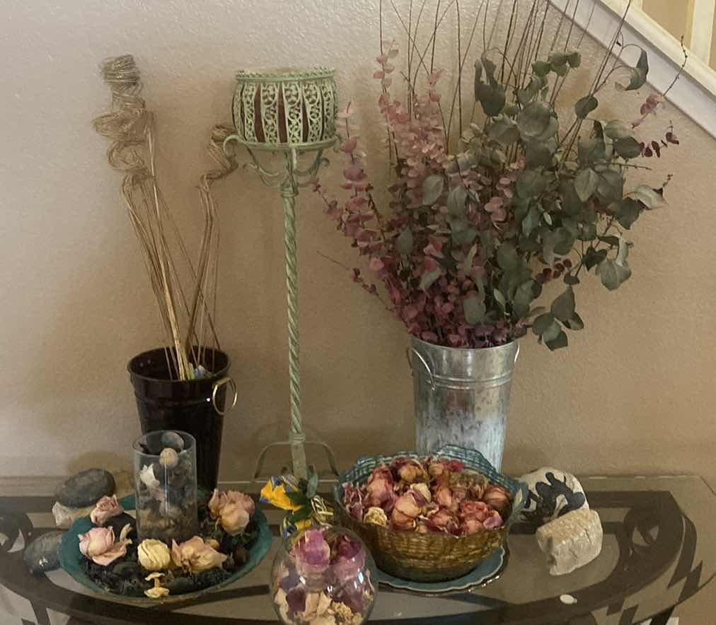 Photo 1 of 12 HOME DECOR - CANDLE H28”, FLORALS & ROCKS