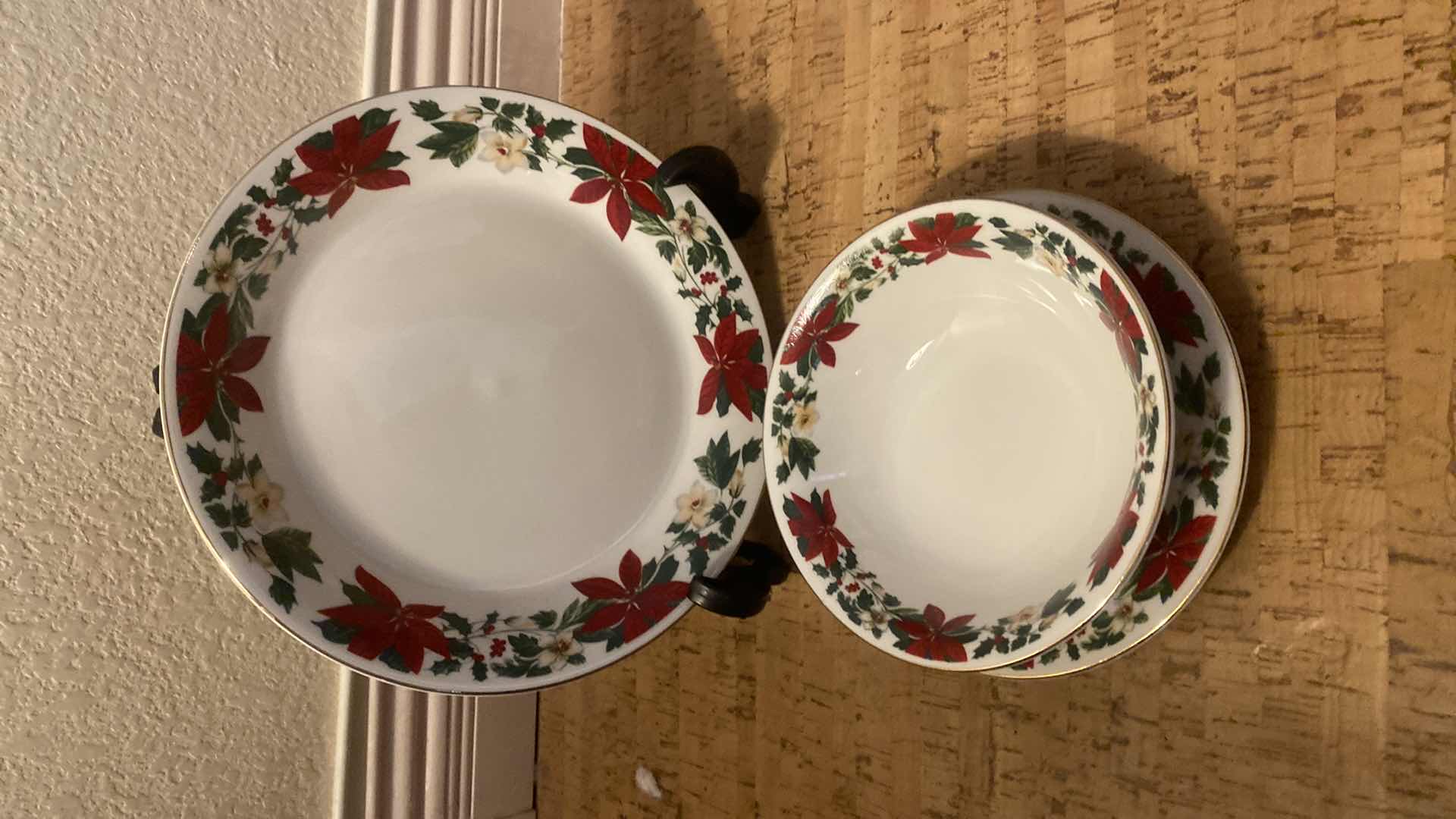 Photo 1 of 48 PIECE SET GUBSOM HOME CHRISTMAS DISHES (service for eight) IN BOX