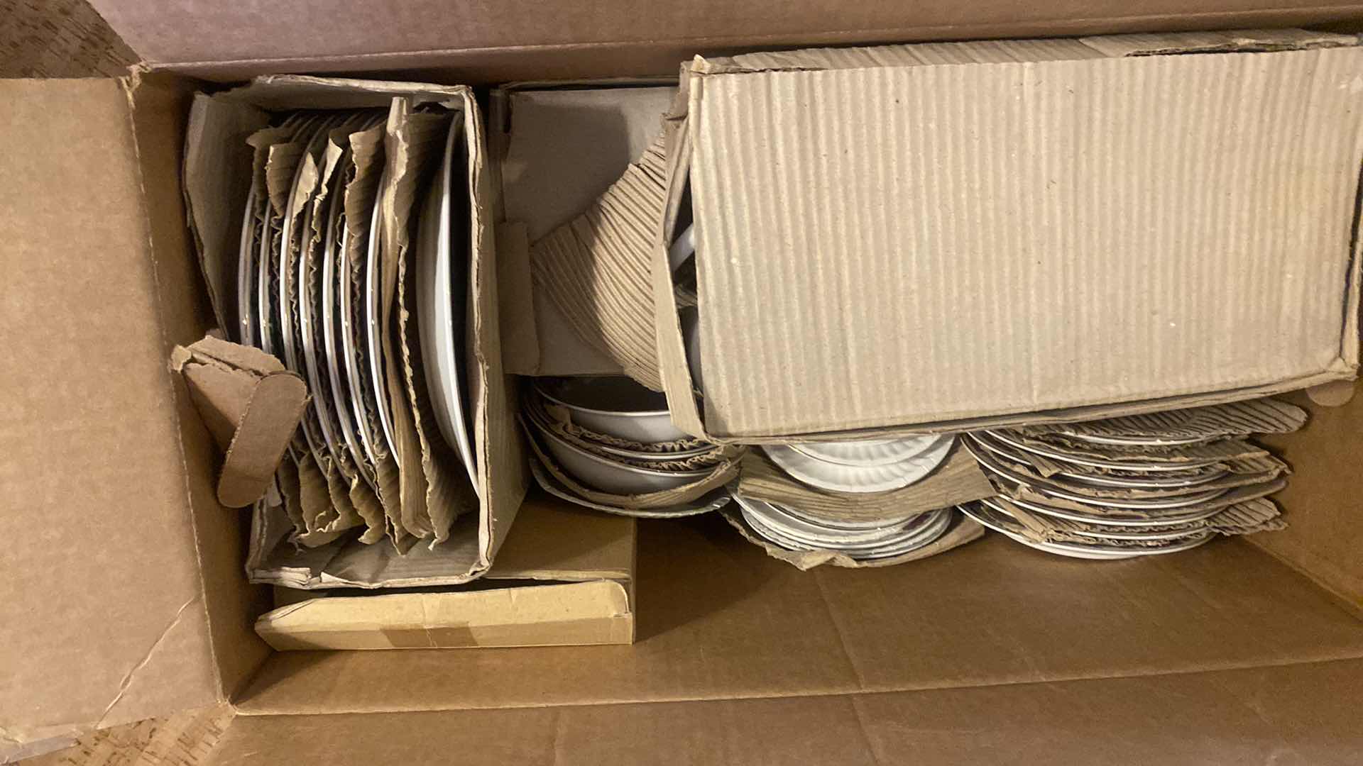 Photo 1 of 48 PIECE SET GUBSOM HOME CHRISTMAS DISHES (service for eight) IN BOX