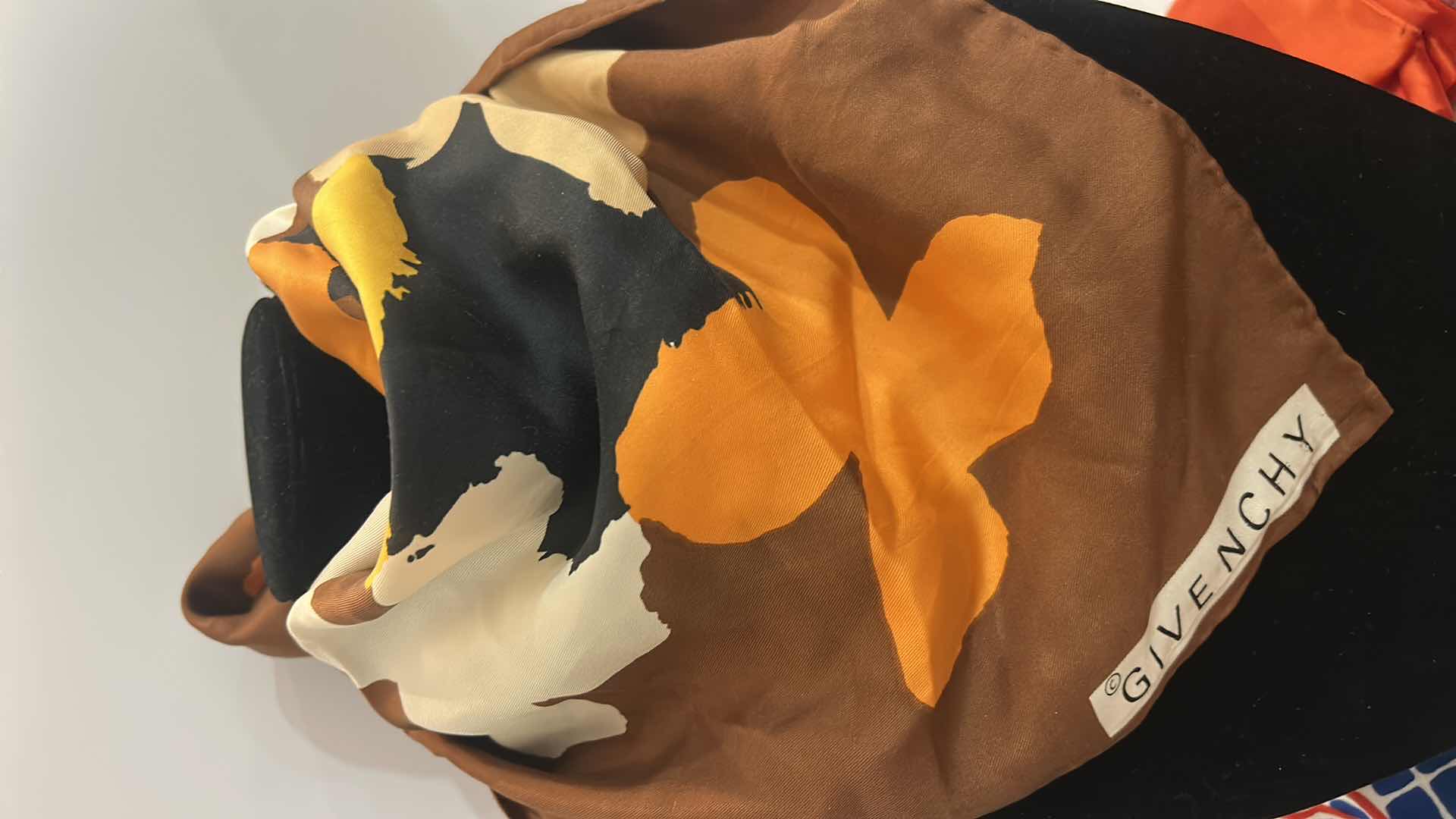 Photo 2 of 5 WOMENS SCARVES