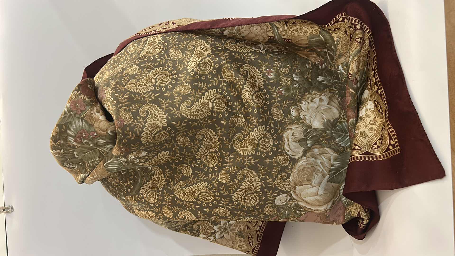 Photo 3 of 5 WOMENS SCARVES