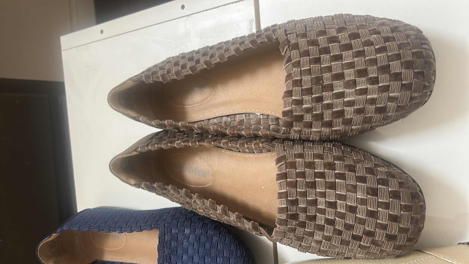 Photo 1 of 4 PAIRS WOMENS SHOES 8.5