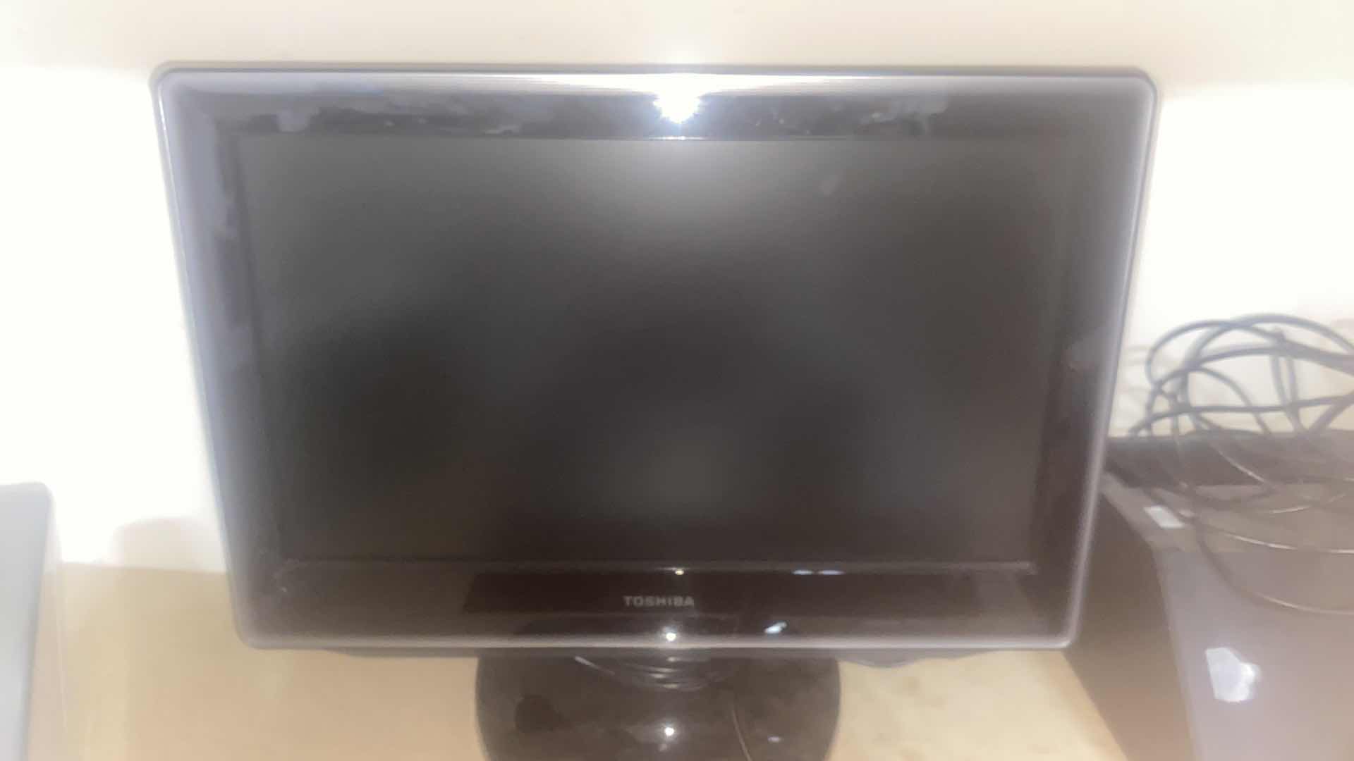 Photo 4 of 4 - COMPUTER COMPONENTS TOSHIBA MONITOR 18”, DELL POWER CONNECT, DVD REWRITABLE DRIVE & MORE