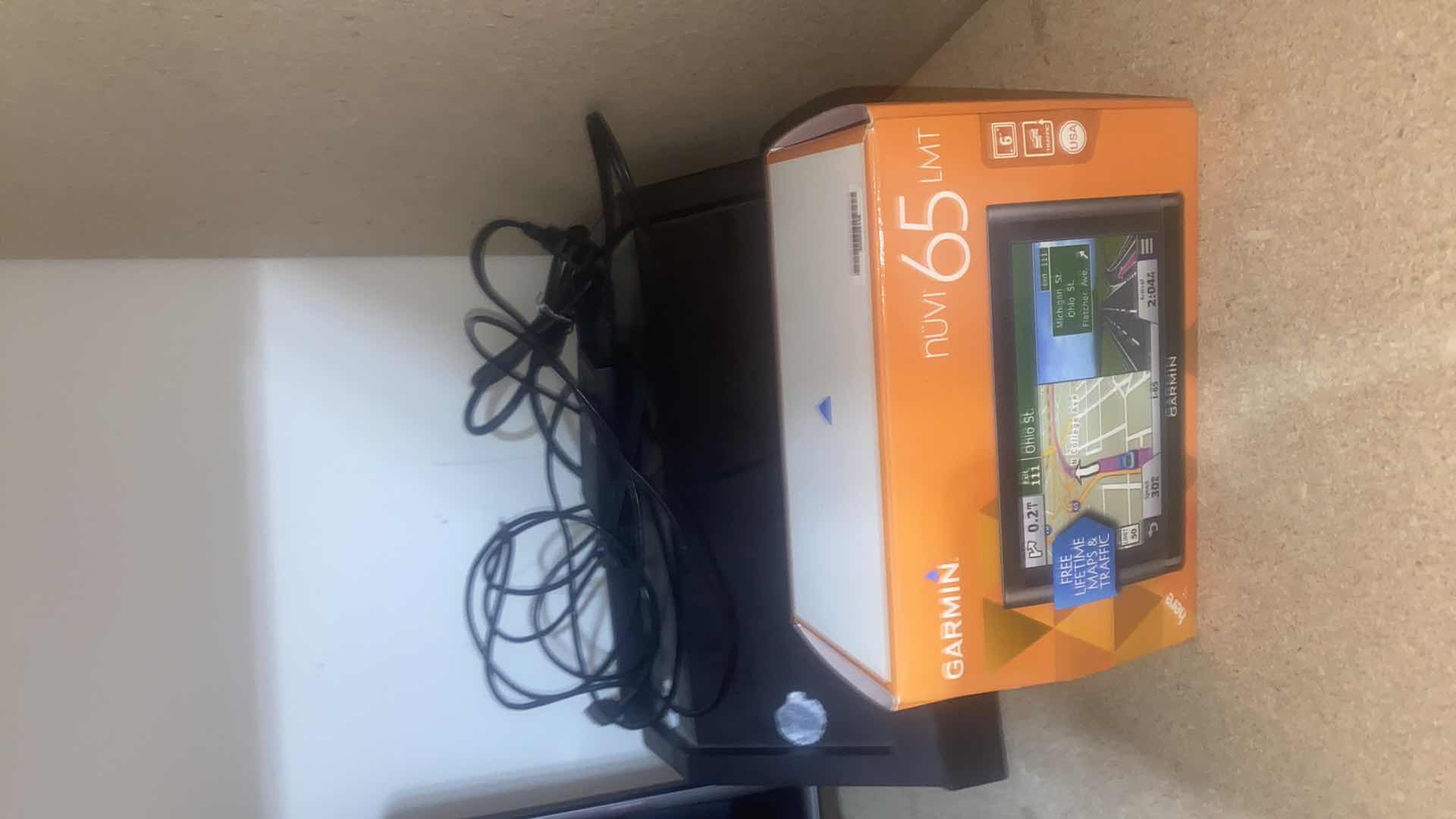 Photo 2 of 4 - COMPUTER COMPONENTS TOSHIBA MONITOR 18”, DELL POWER CONNECT, DVD REWRITABLE DRIVE & MORE