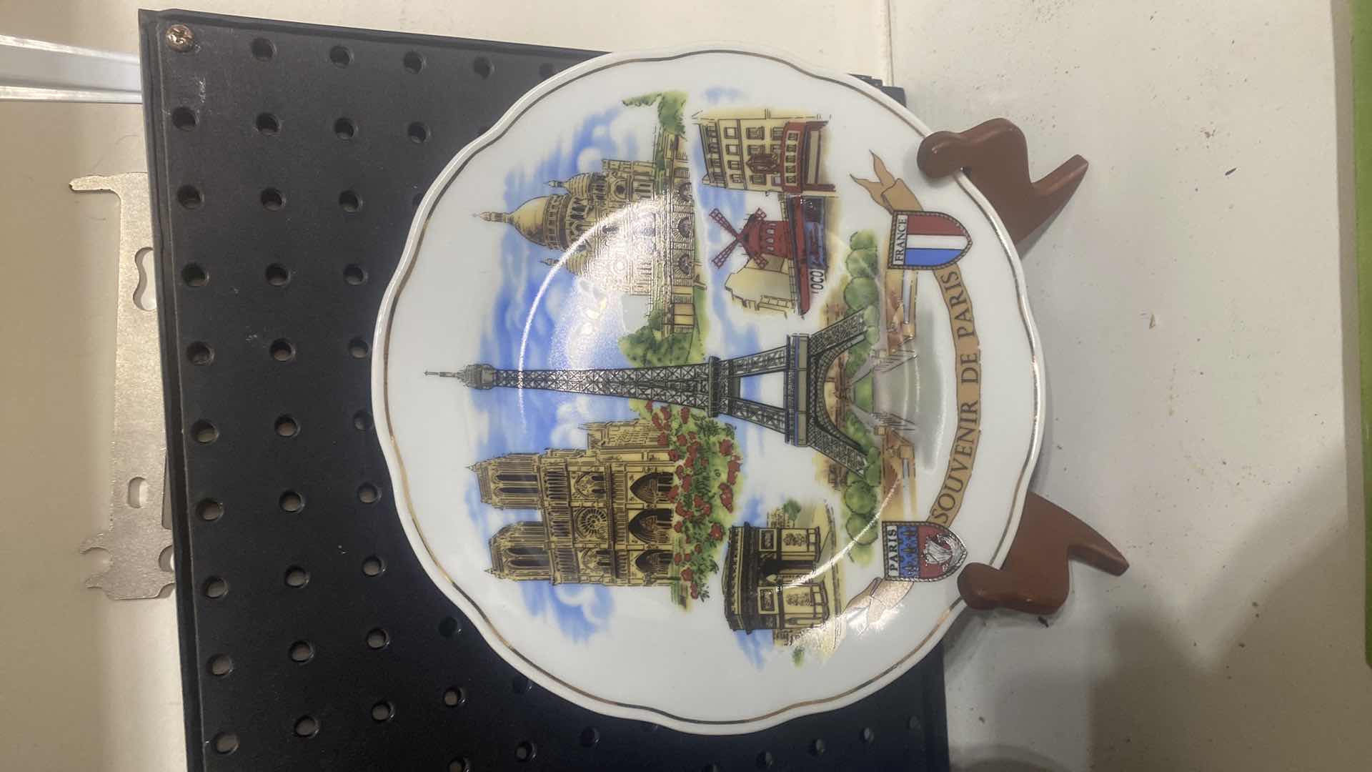 Photo 1 of 4 - CERAMIC PLAQUES & PLATES LARGEST 7” x 9”