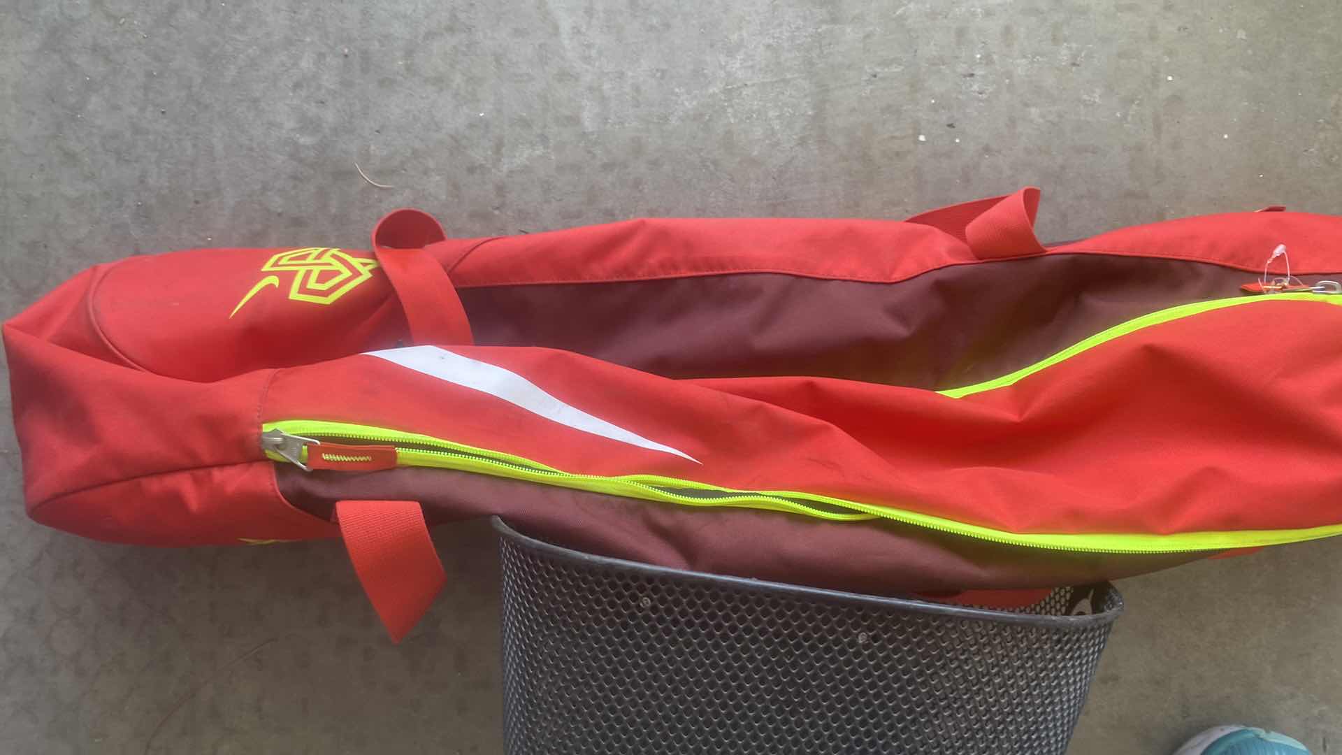 Photo 4 of NIKE SPORTS BAG & BELL BIKE BASKET