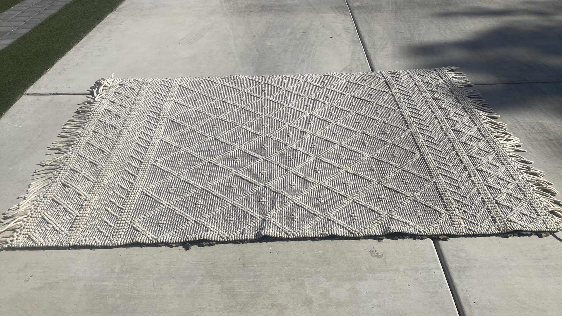 Photo 2 of SURYA GRAY & CREAM COLOR WOOL AREA RUG 5‘ x 7‘ 6“