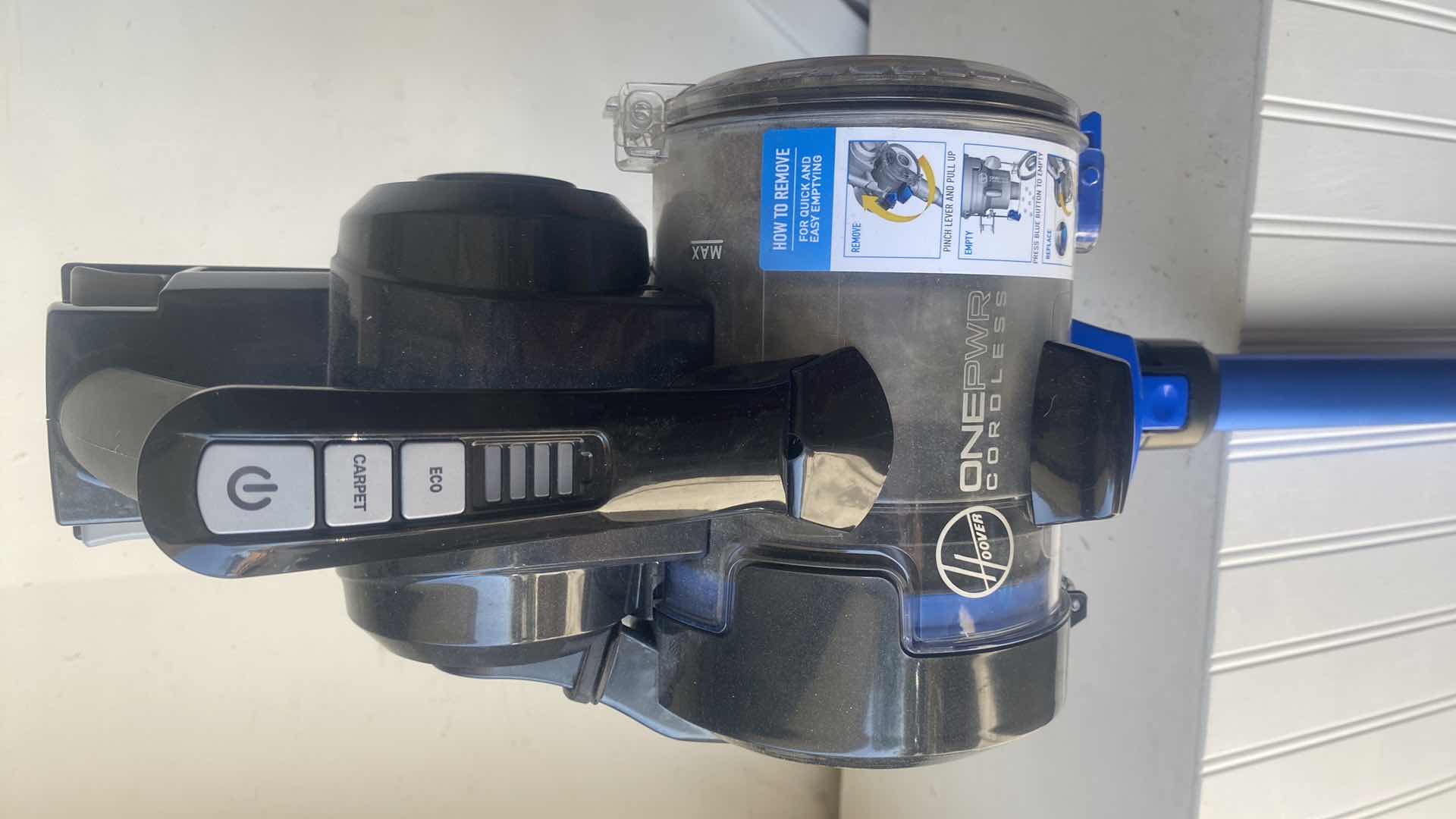 Photo 2 of HOOVER ONEPWR STICK VACUUM - NEEDS NEW BATTERY - DOES NOT CHARGE