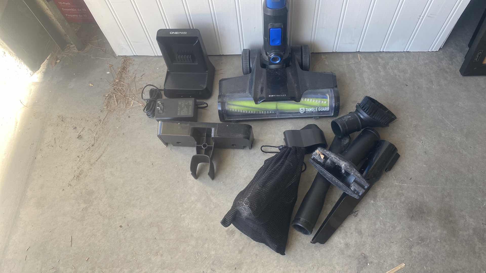 Photo 1 of HOOVER ONEPWR STICK VACUUM - NEEDS NEW BATTERY - DOES NOT CHARGE