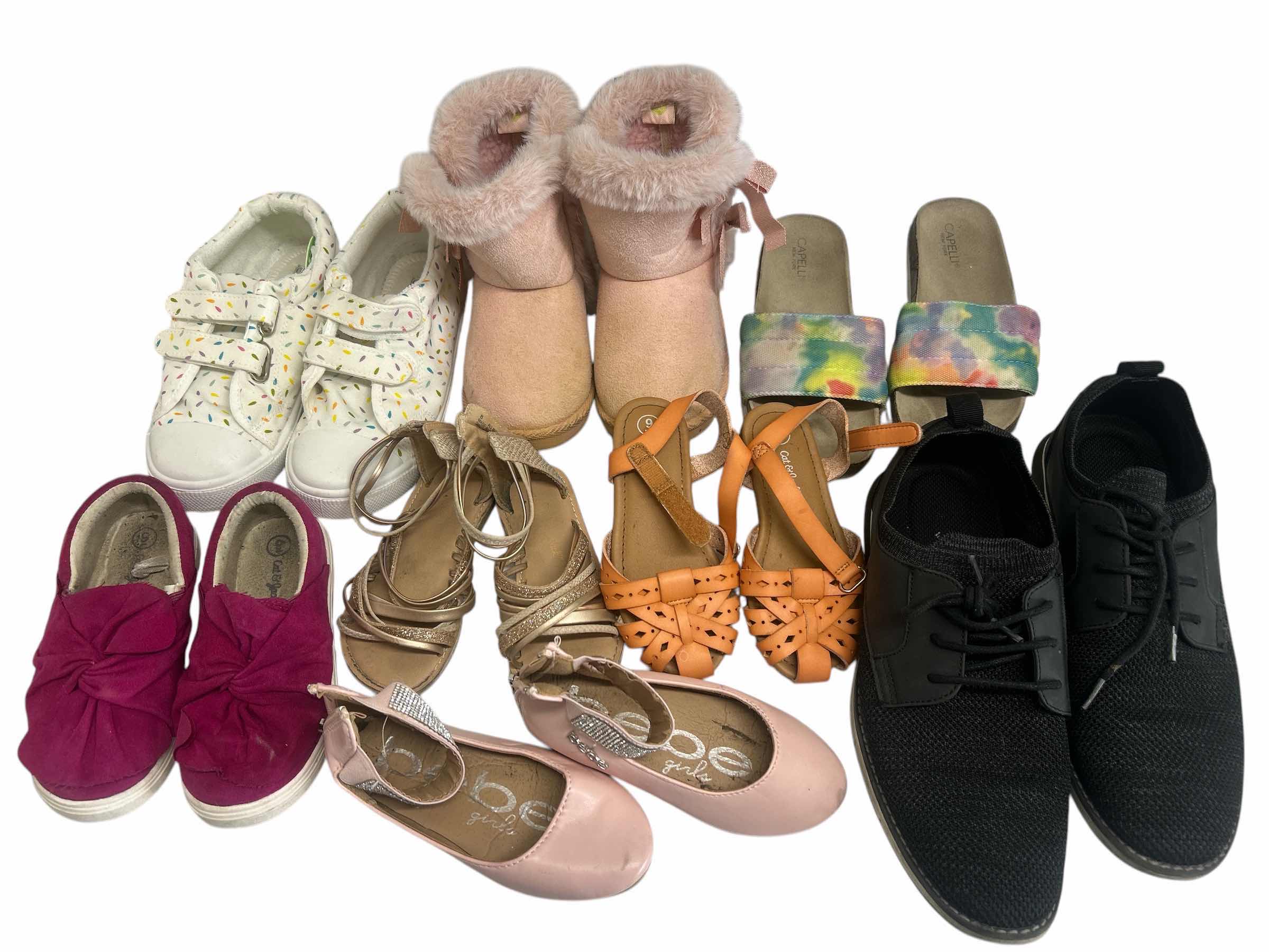 Photo 1 of 8 PAIRS OF CHILDRENS SHOES - VARIOUS SIZES