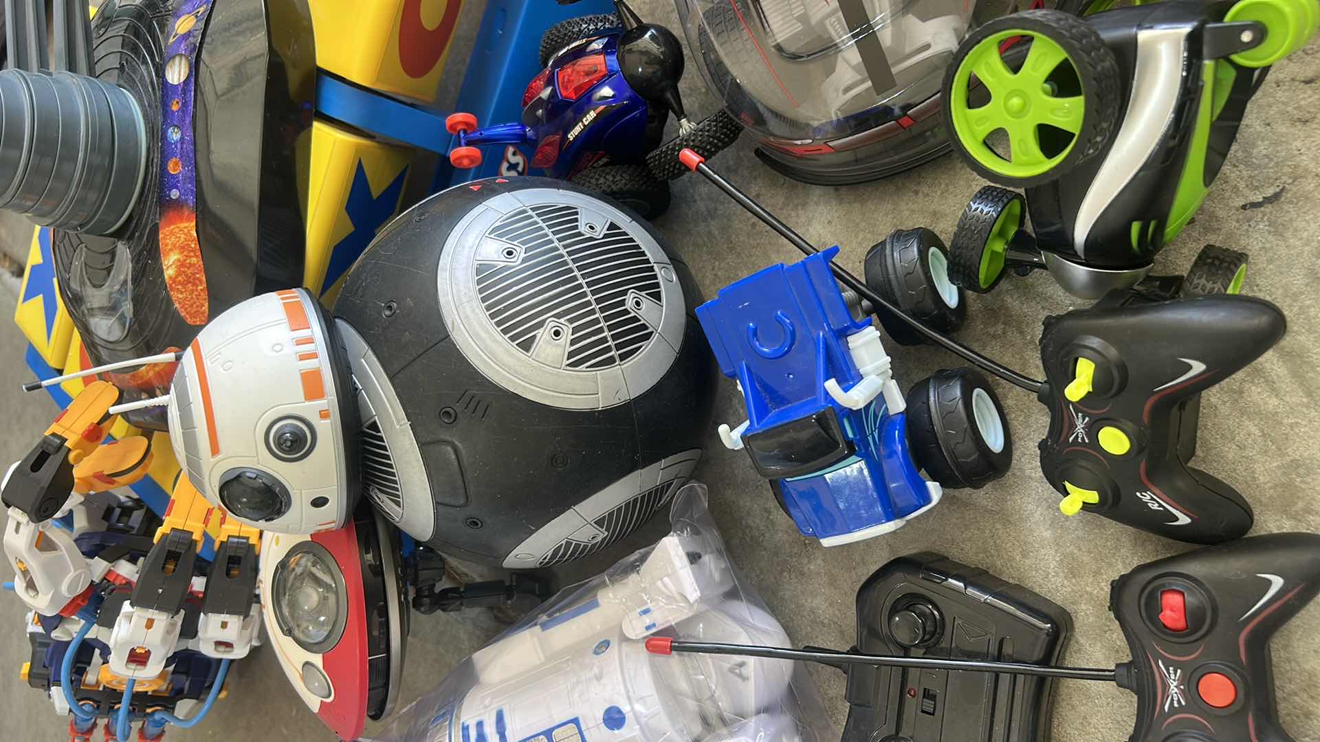 Photo 1 of CHILDRENS TOYS