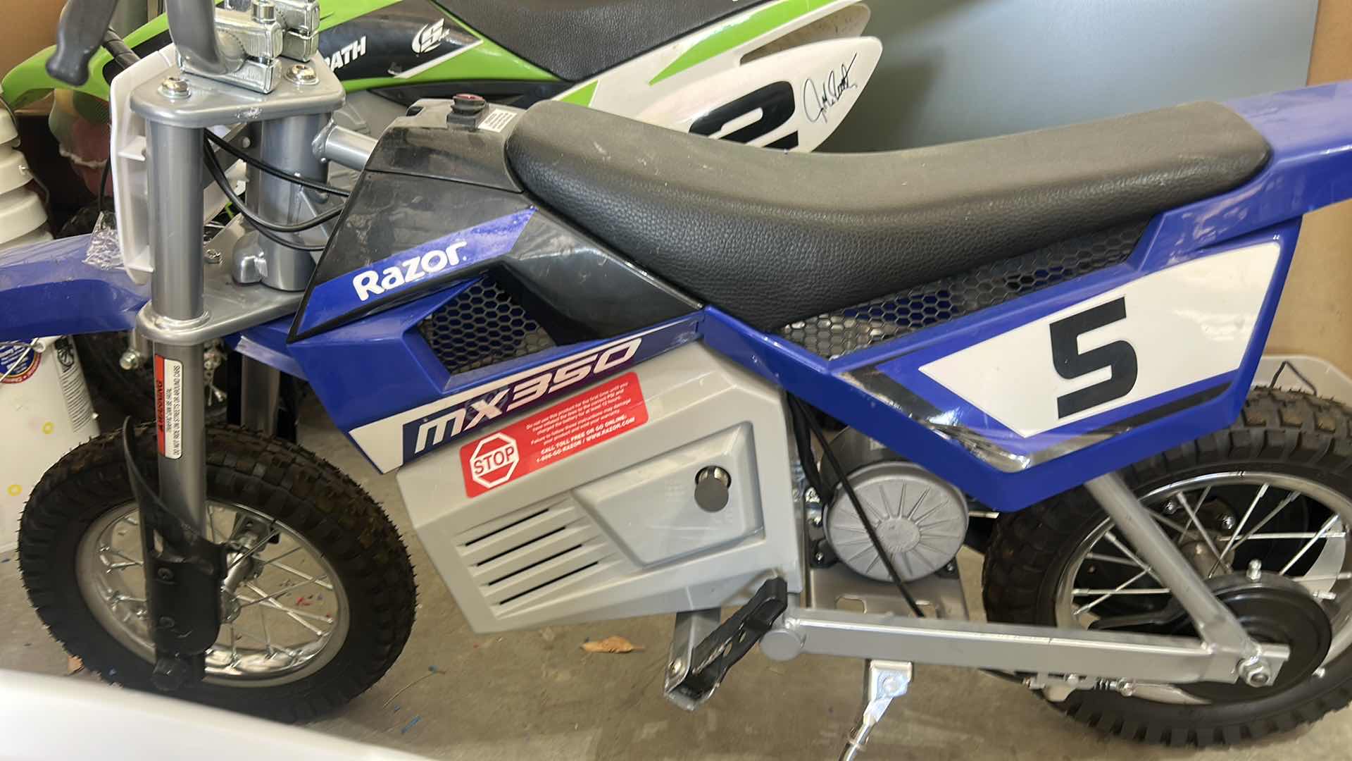 Photo 1 of CHILDS RAZOR MOTORBIKE