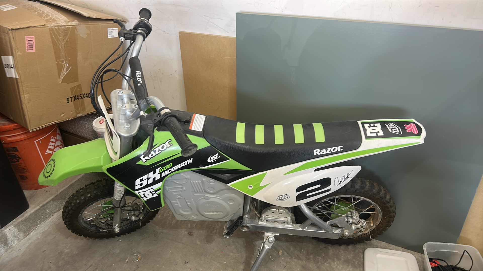 Photo 2 of CHILDS RAZOR MOTORBIKE