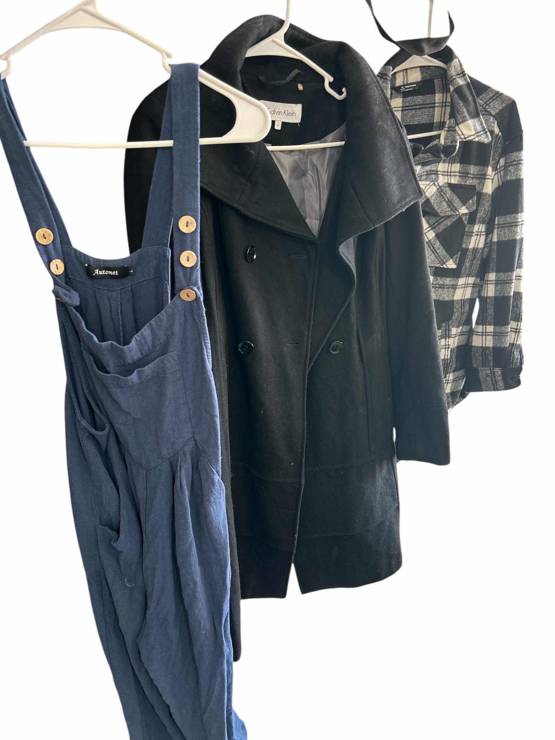 Photo 3 of 6 PIECES OF CLOTHING