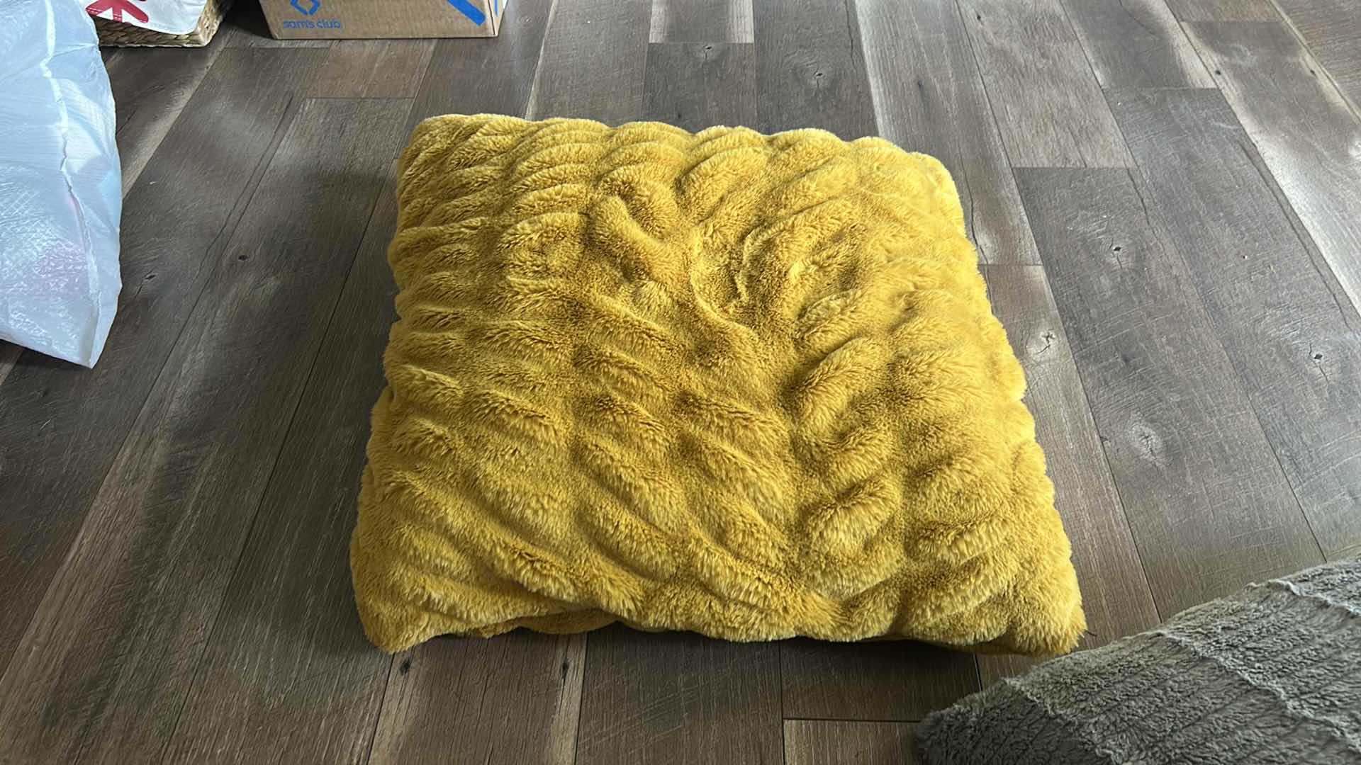 Photo 1 of 3 TOSS PILLOWS / LARGEST 24” x 24”