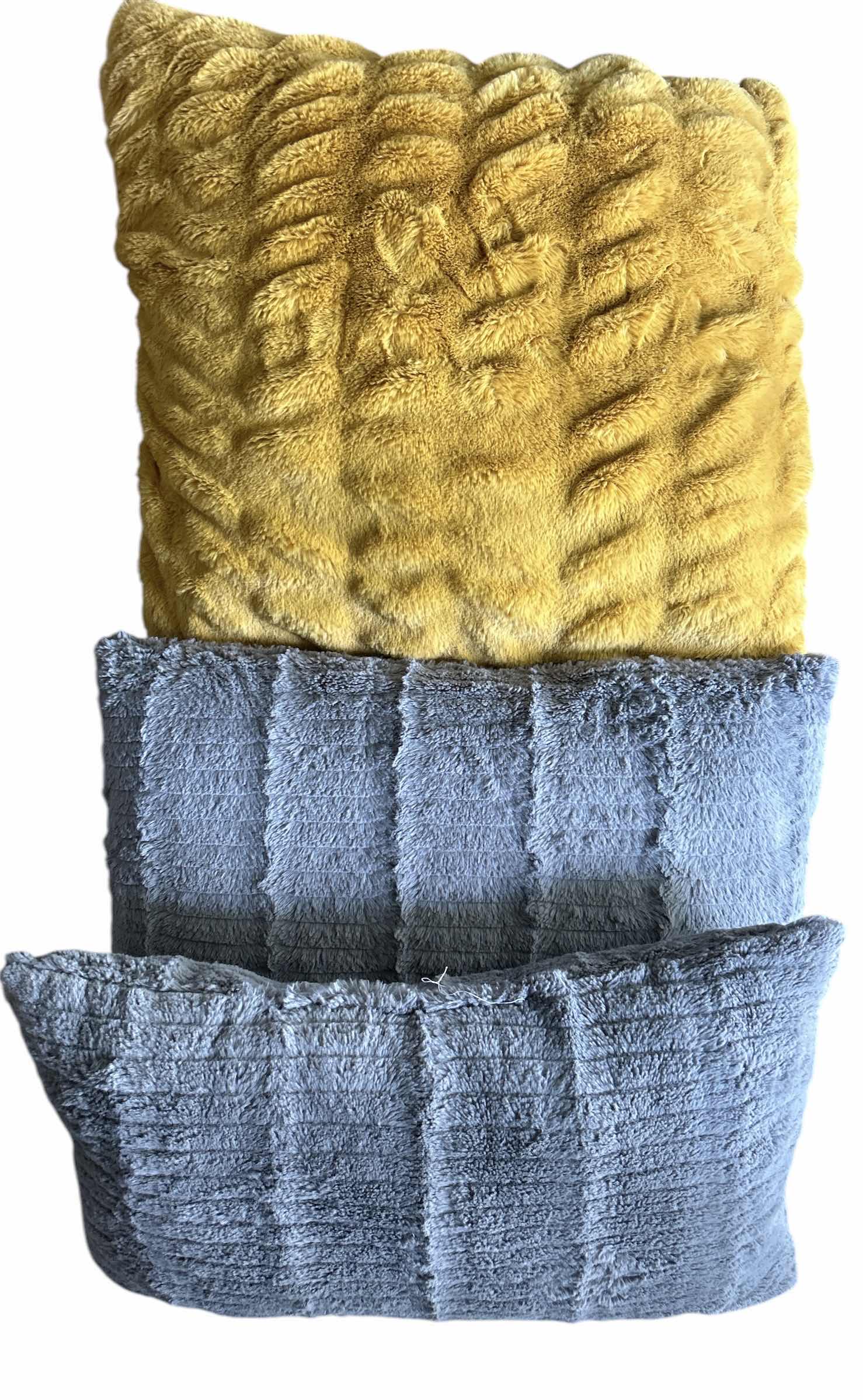 Photo 1 of 3 TOSS PILLOWS / LARGEST 24” x 24”