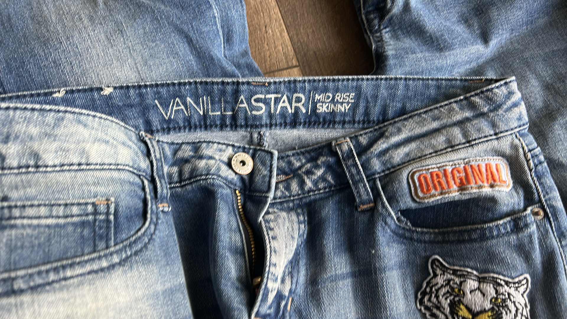 Photo 1 of 6 PAIRS WOMENS JEANS SIZE 28-30