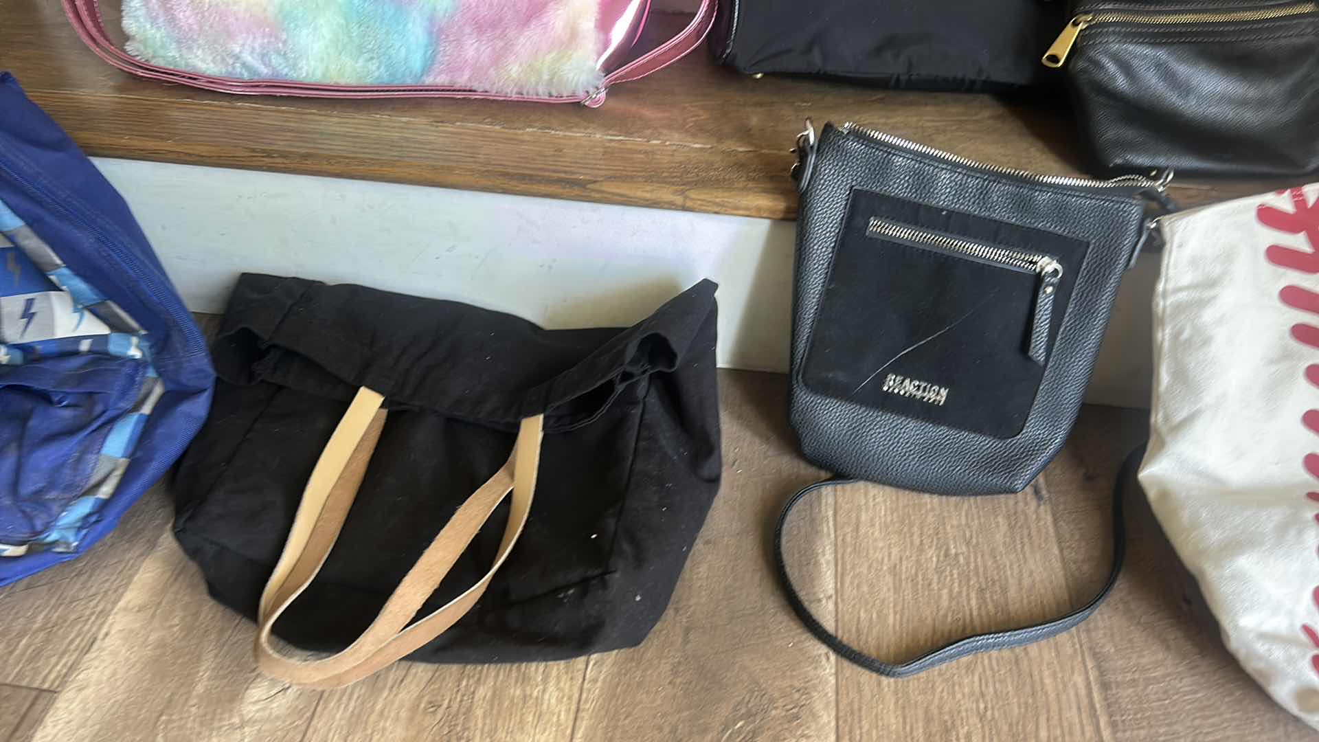 Photo 5 of 7 HANDBAGS AND TOTES