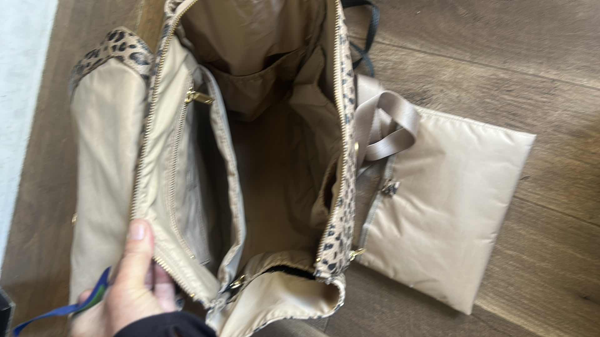 Photo 6 of WOMENS BACKPACK, HIGH HEELS SHOES, AND CROSS BODY