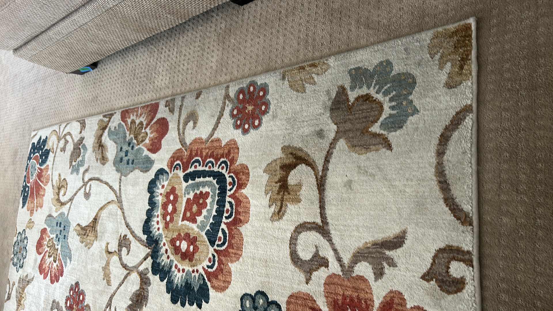 Photo 4 of MOHAWK HOME GRACELAND FLORAL AREA RUG 63” x 95”
