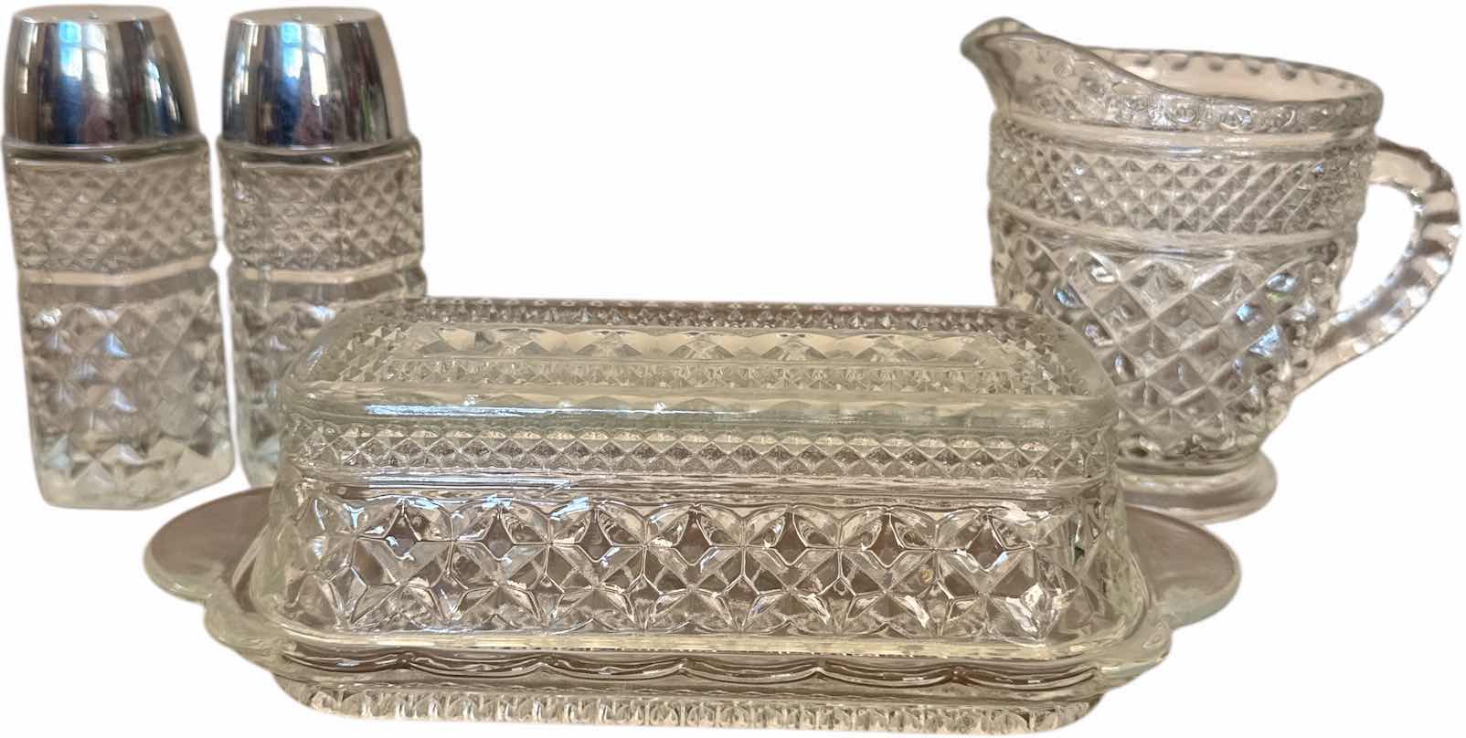 Photo 1 of 4- VINTAGE CRYSTAL GLASS, DIAMOND CUT, CRISSCROSS PATTERN, BUTTER DISH, CREAMER PITCHER, SALT AND PEPPER SHAKER

BUTTER DISH
8” X 3.5” X H2.5”