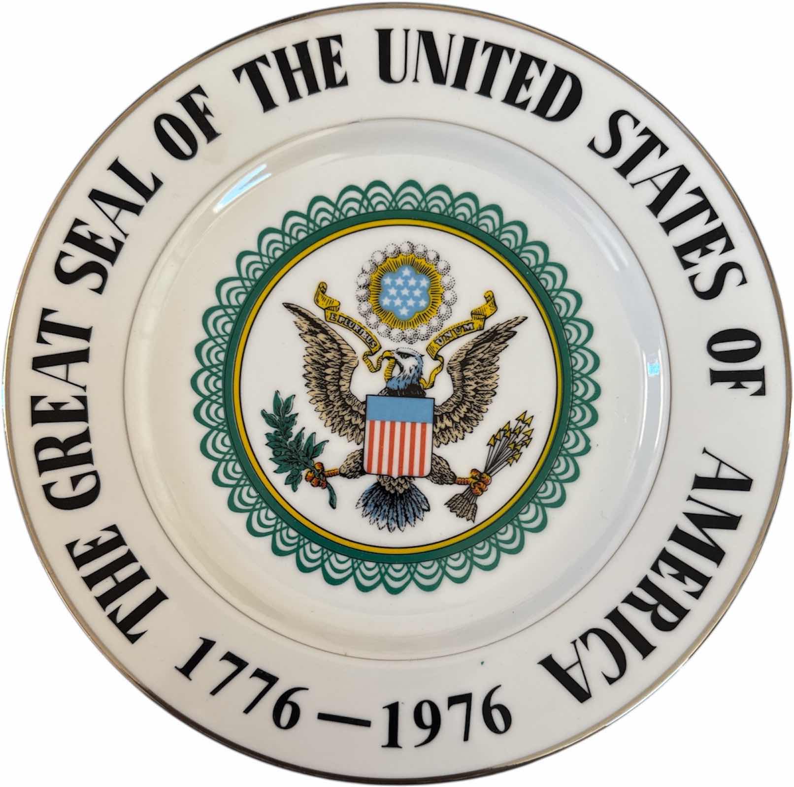 Photo 4 of 5- VINTAGE PROUD TO BE AN AMERICAN EAGLE FIGURINES,  THE GREAT SEAL OF THE UNITED STATES OF AMERICA 1776-1976 PORCELAIN WALL PLAQUE

PLAQUE
D10.25”